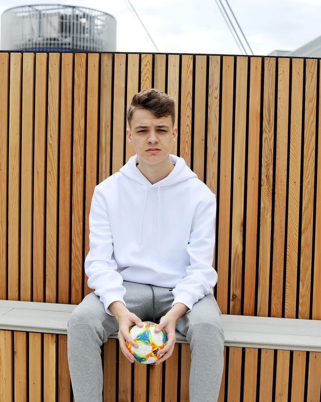 Instagramさんのインスタグラム写真 - (InstagramInstagram)「We’re at the 2019 FIFA eWorld Cup with professional e-gamer Donovan Hunt (@f2tekkz).⚽️ Right now on our story, play along and learn more about Donovan in this special @fifaworldcup edition of #GameOn. 🌀」8月2日 20時11分 - instagram