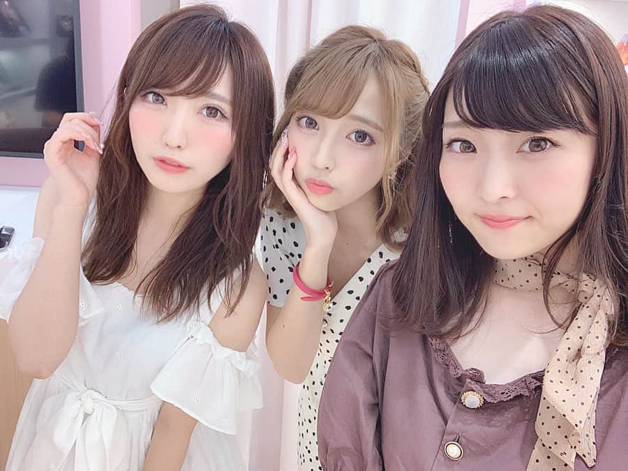 のインスタグラム：「・ 今日はあやなさんとなつみさんと明日オープンの @labiotte_japan 大阪難波店に一足お先に行って来ました💓 ・ 店内もだけどコスメもとっても可愛かった💄 ・ #labiotte #ラビオッテ #韓国コスメ #コスメ #サロンモデル #撮影モデル #フリーモデル #サロモ #モデル #関西サロモ #셀카 #셀피 #셀스타그램 #메이크 #메이크업 #hair #make #makeup #lovers_nippon_portrait #salonmodel」
