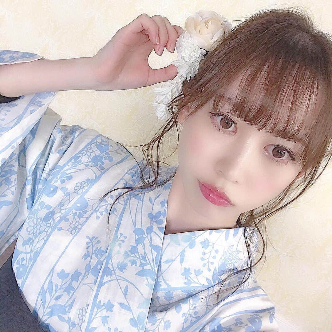 Yukiさんのインスタグラム写真 - (YukiInstagram)「浴衣 🎐 ㅤㅤㅤㅤㅤㅤㅤㅤㅤㅤㅤㅤㅤ 花火を見るのは夜だから 私はラメ感のあるアイシャドウを使いたい ☺️ 水色の浴衣にはピンクリップ 💄💕 ㅤㅤㅤㅤㅤㅤㅤㅤㅤㅤㅤㅤㅤ 毎日が暑すぎるけど 夏は楽しみなことがいっぱい 🌻 その前にしっかりメンテナンス。 半年ぶりの美容鍼 @bikatsushinkyuin  気になっていたむくみ、カラダの歪み スッキリして嬉しい〜 🙏🏻 ㅤㅤㅤㅤㅤㅤㅤㅤㅤㅤㅤㅤㅤ #yukata #japanesegirl #浴衣 #浴衣ヘアアレンジ #浴衣女子 #浴衣メイク #メイクアップ #ツヤ感メイク #アイシャドウ #夏メイク #リップ #ピンクリップ #お祭り #クリオアイシャドウ #夏」8月2日 20時24分 - yukii061