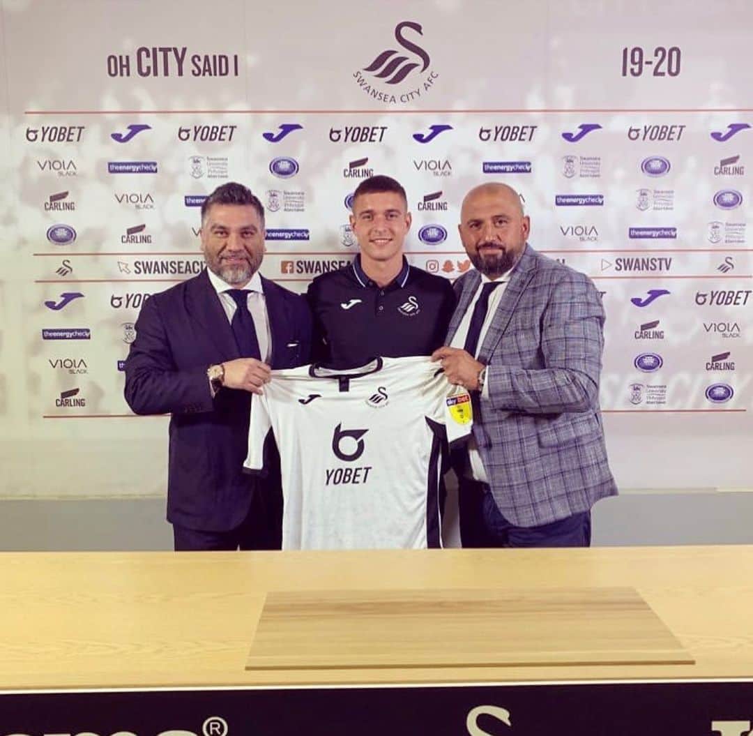 クリストファー・ピーターソンのインスタグラム：「Thanks for the successful time in Holland and to all fans that supported throughout, new adventure and I honestly can't wait to get started.  Exciting and I am ready for you Swansea! I want to thank my family and my agent for the fantastic job and am proud to now represent @swansofficial #HCM」