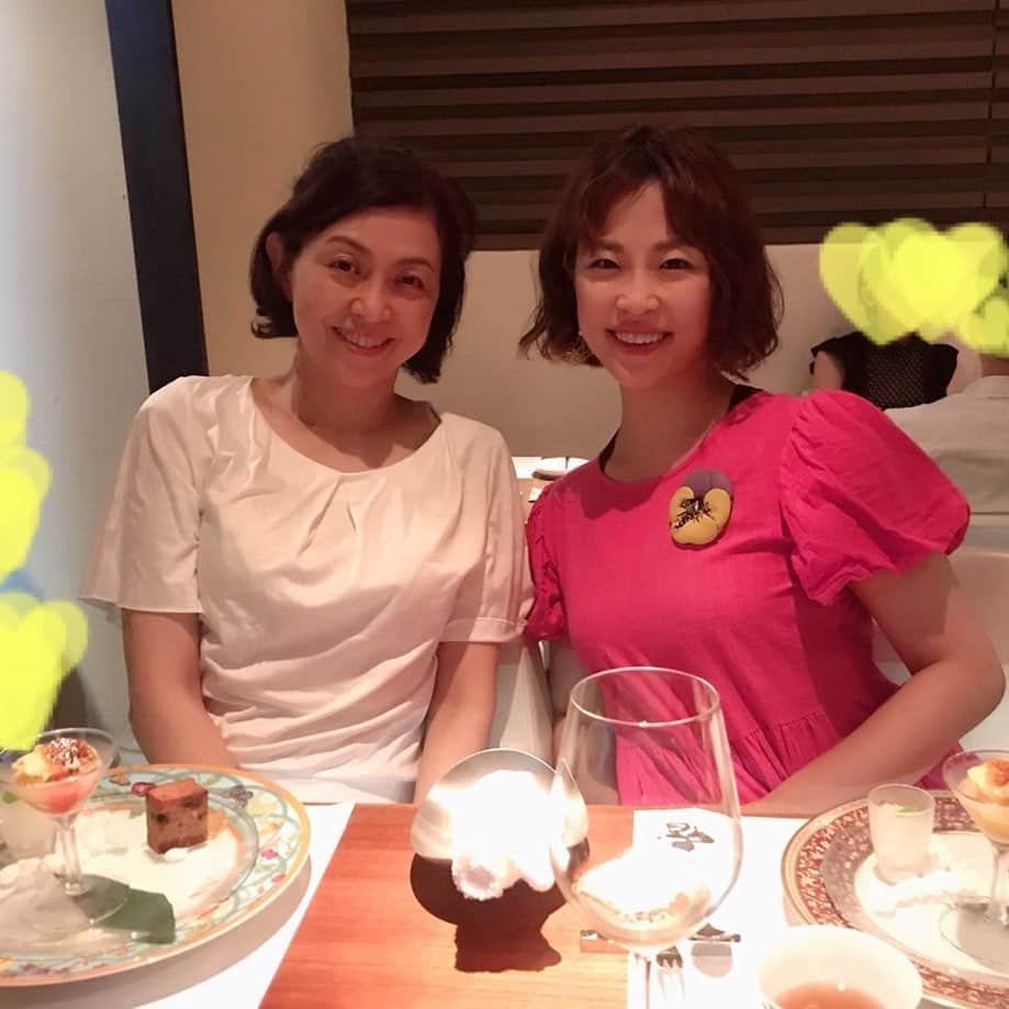 亜聖樹さんのインスタグラム写真 - (亜聖樹Instagram)「今夜は仕事終わりに母と２人で🍷🍽💓 一時期体質が変わってしまい、数年程お酒が一滴も飲めなくなってしまっていた母ですが、最近どんどん復活して来てくれて、また一緒に飲めるのが楽しいなー♩♩ そして私もママみたいに可愛く酔っ払えたらいいのになー😭…笑 私は酒が進むばかりです…🤔💦？？ いつも色々文句は言いつつも、こんな破天荒な私みたいな娘をちゃんと見守ってくれる母に心から感謝です🙏💦 今日は妹に紹介してもらったお店にて♩お料理も美味しくて、楽しき夜でした💓  #母娘」8月2日 20時45分 - akkyontanaka