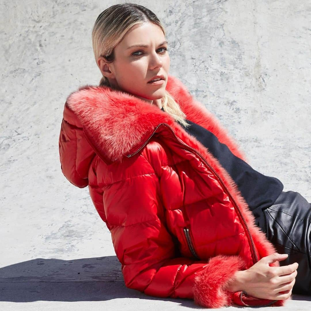 バルディニーニさんのインスタグラム写真 - (バルディニーニInstagram)「There is nothing better than a warm, red jacket. Discover more online and in store.  #Baldinini #shoesmyway #italianattitude #madeinitaly #urban #ootd #urbanstyle」8月2日 21時01分 - baldininiofficial