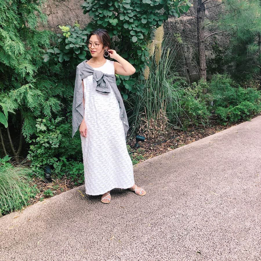 ayumiさんのインスタグラム写真 - (ayumiInstagram)「今日も暑い１日でした〜 🌞🌞🌞 すっかり夏！🐒🌞🌴🌺✨ 最近お洋服はネットで一目惚れしたものをポチっと買っちゃう🤔🥑 この時期にぴったりな羽織りみっ け🤤💫 #vriacharme」8月2日 20時54分 - ayupichikitchen