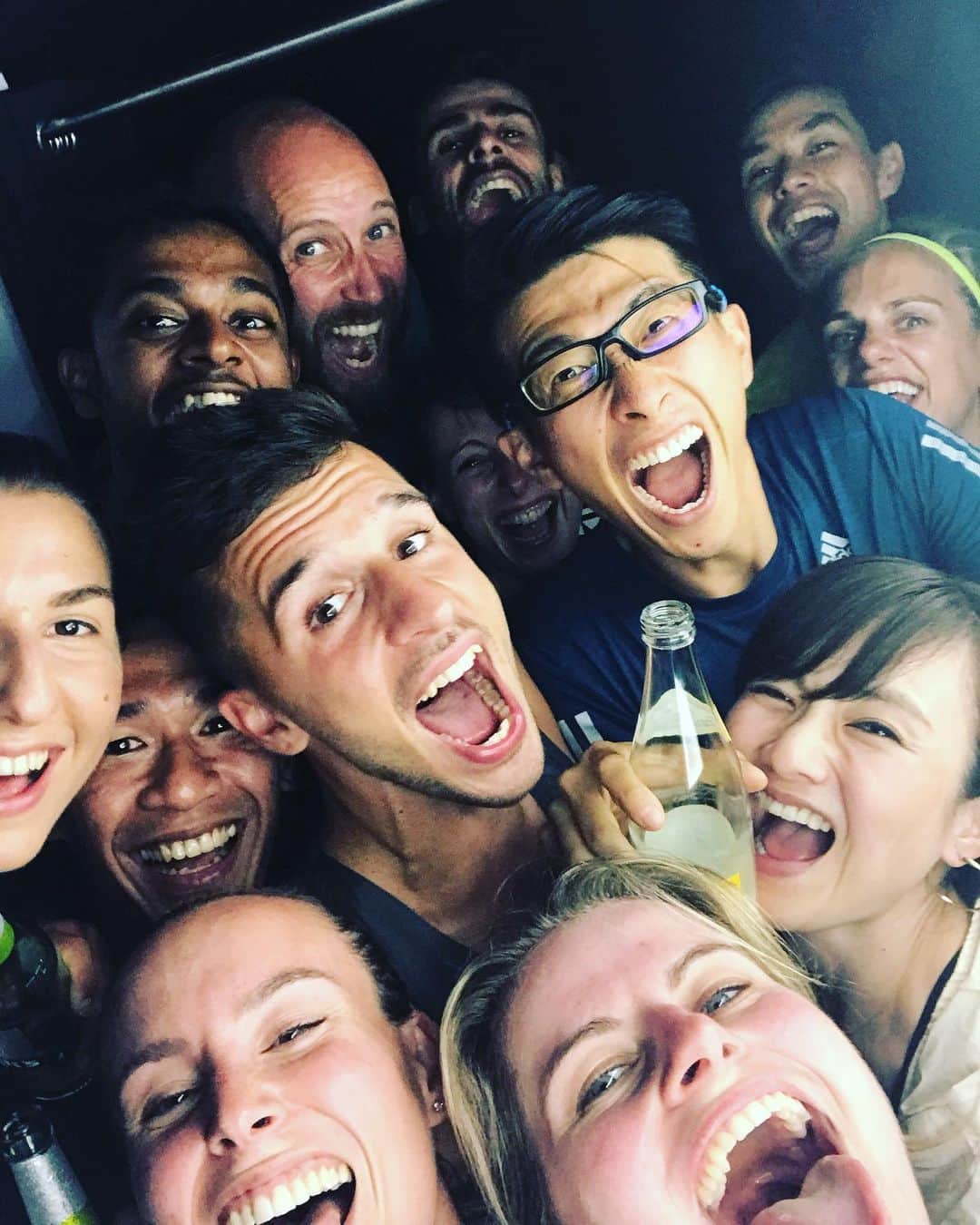 のインスタグラム：「After THE NIGHT MILE!!!⚡️ Love you guys///I’ll never forget this night😈❤️ ・ 1 mileレース後の1枚🏃‍♀️＋🍺＋🕺 “EXOS”を学んでるコーチたちと📸😁 ・ Aaaaaaaaaaaaaaaaaaaaaaaa🤩 #mindset #regeneration 🤣 ・ #adidasrunners #adidasrunnerstokyo #adidasrunnersberlin #race #thenightmile #energyrunning #ineedsleep 🥳😪🙄」
