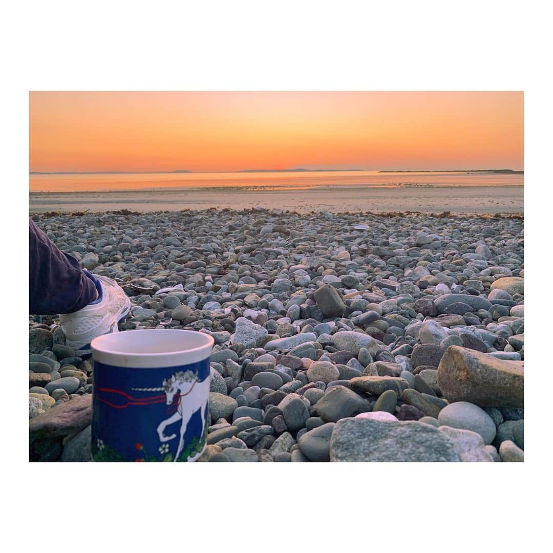 ブリジット・メンドラーのインスタグラム：「Friday morning he wants to wake up at 5 to drive to the beach and catch the sunrise. It’s quiet and the seagulls are catching their breakfast and he says, “we don’t feel the world turn” but we see the fiery sun jump up and even from so far away it burns our eyes and you remember the universe is big and powerful」