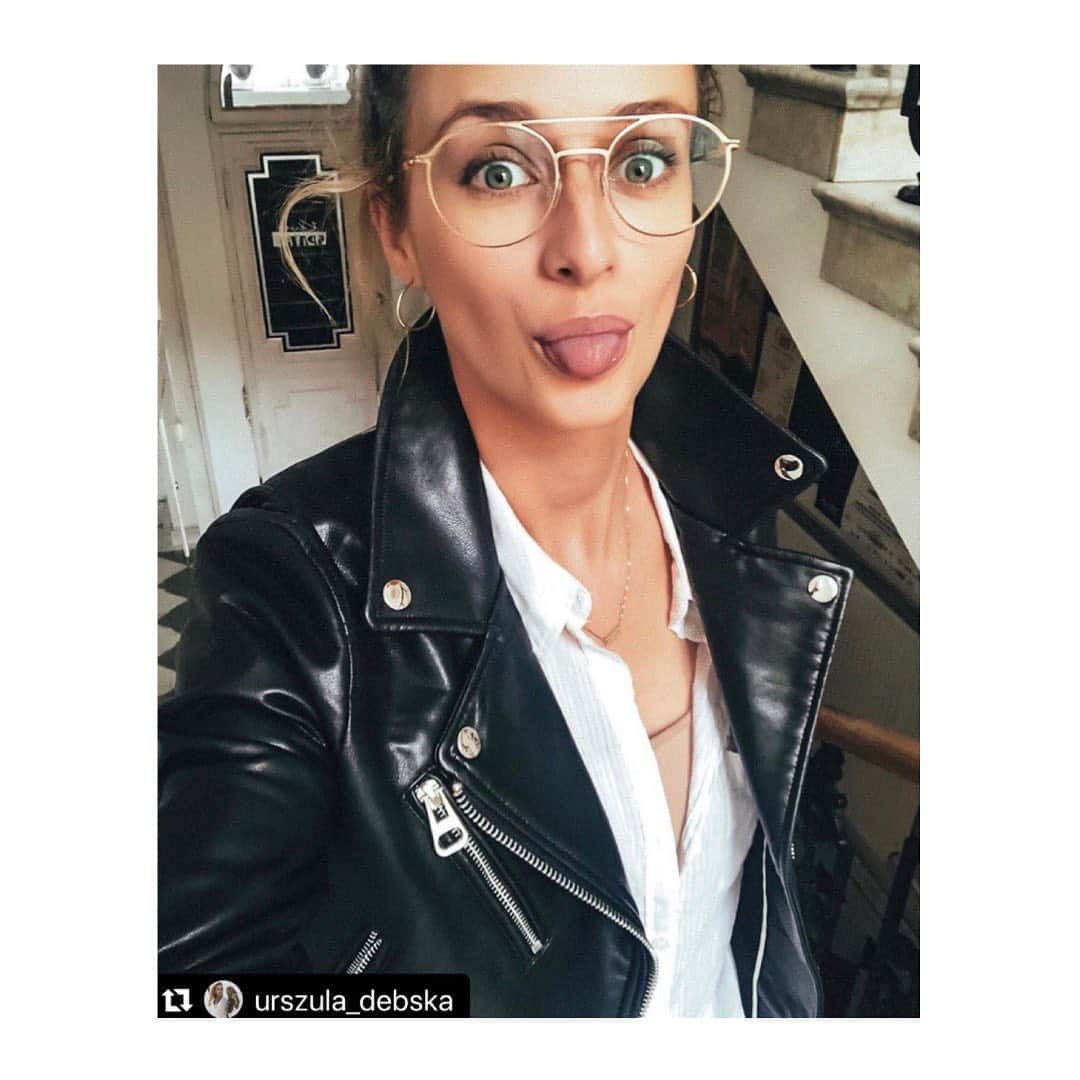 のインスタグラム：「@urszula_debska wearing LITE “KJELL” Glossy Gold. #MYKITA #urszuladebska」