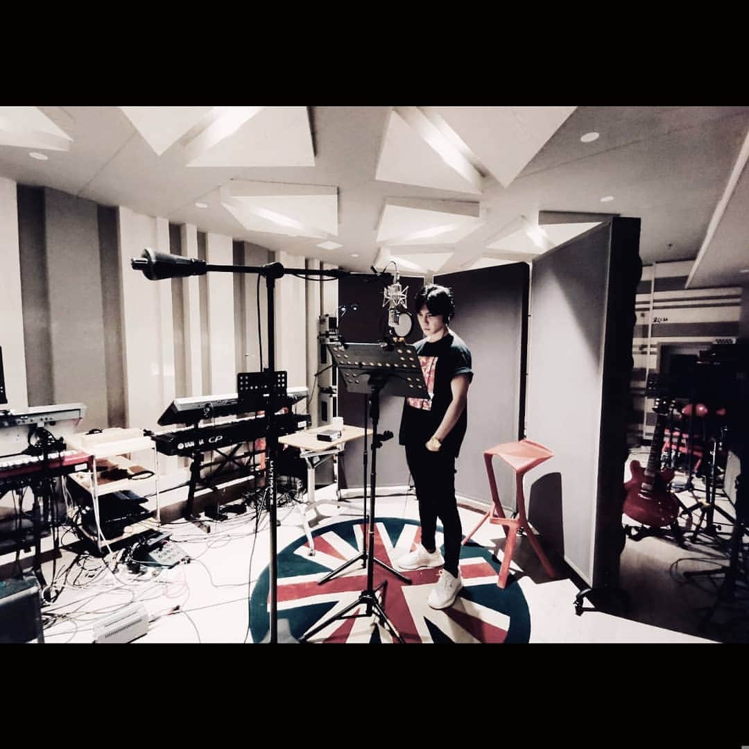 ダンソン・タンのインスタグラム：「🎤🎧🎵🎶 #北京 #DT #HOTHEART #SEVENDAYS #唐禹哲」
