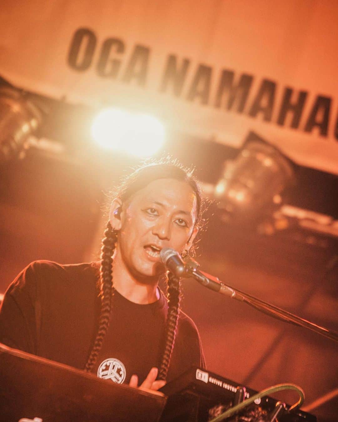KAI_SHiNEのインスタグラム：「ONRF X. pix by @nekoze_photo  #yamaarashi #live #life #vibe #mixture #mixedculture #rock #band #journey  #山嵐 #感謝 #jp」