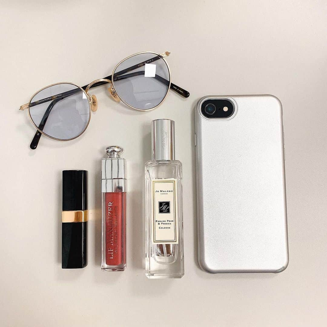 渡邉幸愛さんのインスタグラム写真 - (渡邉幸愛Instagram)「最近のお気に入りたち☺︎﻿ iPhonecase:@bershkacollection ﻿ perfume:@jomalonelondon ﻿ 💄: @dior @chanelofficial ﻿ 🕶: @oliverpeoples」8月2日 21時15分 - koume_watanabe.official