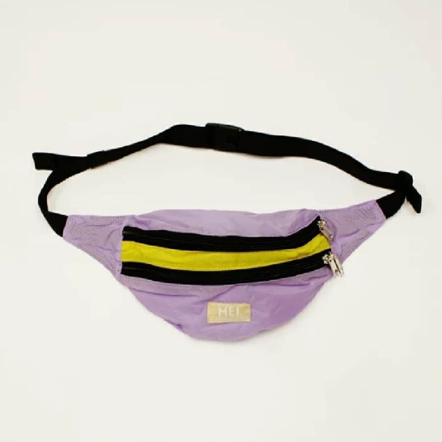 MEI(メイ) のインスタグラム：「•﻿ •﻿ ▶WAIST BAG◀ ﻿ ﻿検索🔍mei-000-191010  コンパクトなサイズ感が◎ カラフルな色合いなので、 コーデの差し色にもバッチリ♩  MEIのアイテムは全品﻿ 送料無料🚚🚚﻿ ﻿ ﻿ 数量限定ノベルティも﻿ 今ならまだ間に合いますよ🚩﻿ ﻿  #mei #mei_bag #meibag #bag #fes #camp#event #バッグ #フェス #キャンプ #公園 #shoping #chillout #picnic #ピクニック#outdoor  #アウトドア#登山#メンズライク#ボディバッグ#ウエストバッグ#ウエストポーチ#斜めかけバッグ」