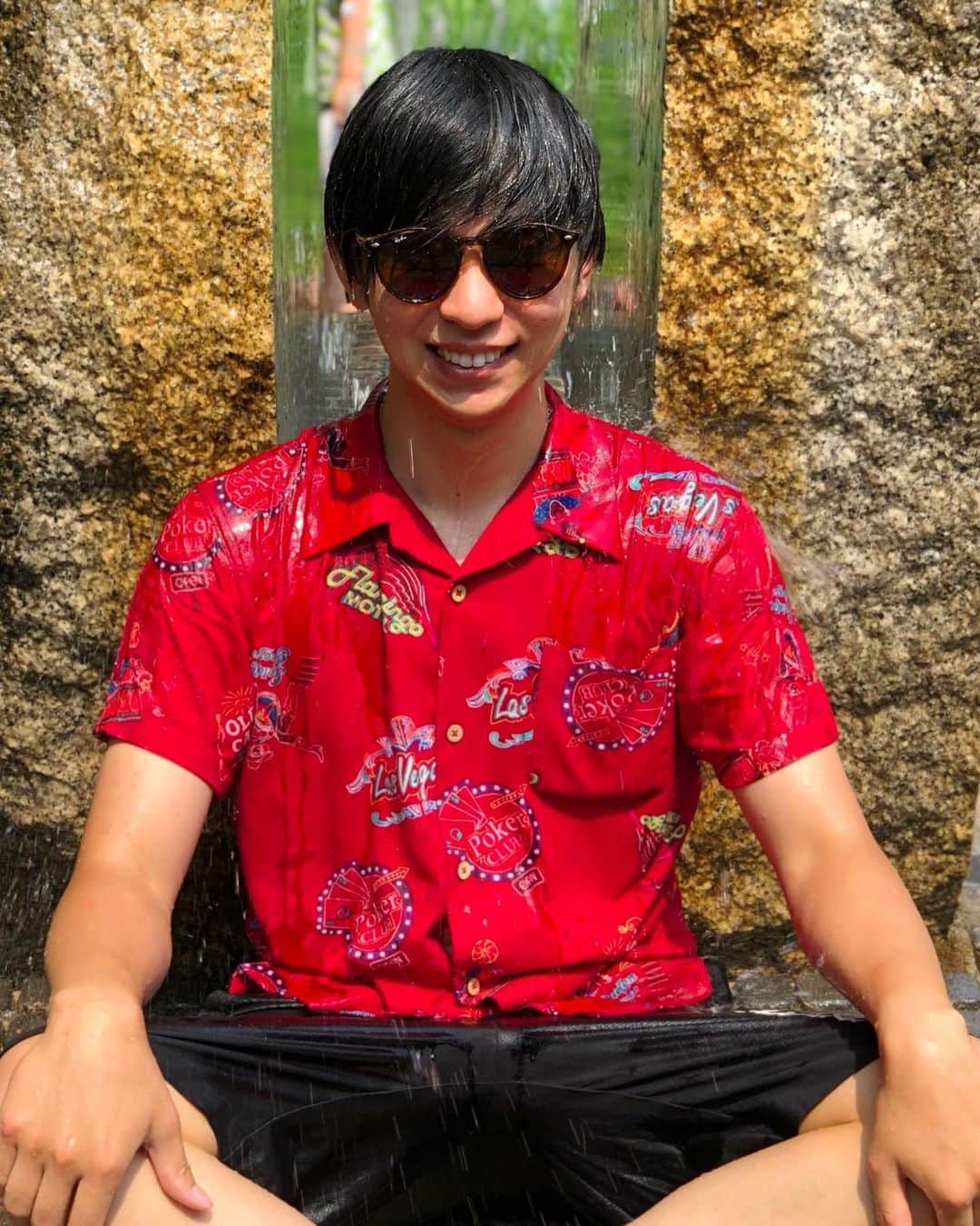のインスタグラム：「マジ滝  #夏 #滝 #川 #海 #黒眼鏡 #前歯 #濡髪 #水着 #水着ギャル」
