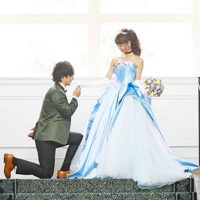 ベストブライダル公式さんのインスタグラム写真 - (ベストブライダル公式Instagram)「@bestbridal.jp 💒 ベストブライダルの花嫁さんは #ベストブライダル花嫁 #BB花嫁 にお写真を投稿してください♩ . . 会場名：#アートグレイスウエディングシャトー ＠artgrace_omiya_official . . 憧れのシンデレラ風ウェディング💕 . ディズニーが大好きな ＠haru_love.disney さんのブライダル写真をご紹介します👗 . シンデレラのようなブルードレスがとてもロマンティック⛪ カバーは前撮りのご様子です✨ . 普段はしないような恥ずかしいポーズもせっかくの思い出だからと付き合ってくれた優しい旦那さま🕊 . お二人の仲の良さが伝わってきます♫ . ディズニーが大好きだという想いがたっぷり伝わってくる素敵なお写真がたくさん💞 . この他のお写真もとっても素敵なので、スワイプして是非チェックしてみてくださいね🔔 . . ＼ウェディングフォト募集中❤️／ . 当アカウントでリグラムOKなベストブライダルの卒花嫁orプレ花嫁の皆様は、 #ベストブライダル花嫁 もしくは  #BB花嫁 のハッシュタグをつけて投稿をお願いします💕 . . ※BB花嫁に投稿があったお写真をリグラムする際は個別にご連絡は行っておりません🙇予めご了承ください＊* . . ＝＝＝＝＝＝＝＝＝＝＝＝ 💒ベストブライダルとは？ ＝＝＝＝＝＝＝＝＝＝＝＝ . ＊アートグレイス ＊セントグレース ＊アプローズスクエア ＊ストリングス ＊アフロディテ . など、全国（東京、横浜、浦安、千葉、仙台、名古屋、大阪、京都）でゲストハウスを運営し、多くのお客様の人生の節目となるウエディングを手がけています💕 . また、多くのお客様にお帰りいただけるレストラン、ホテルもご用意しています🍴 . . 💒【各会場のアカウントについて】 私たちの会場は @bestbridal.jp のフォロ一覧からご覧頂けます✨ . 💐【ブライダルフェアの予約について】 各会場のアカウントのプロフィールURL🔗にある会場HPからご予約いただけます✨ . . ＝＝＝＝＝＝＝＝＝＝＝＝ 💗たくさんの、LOVEを届けよう ＝＝＝＝＝＝＝＝＝＝＝＝ . #たくlove 私たちのブランドスローガンは「たくさんの、LOVEを届けよう」💕 . お客様との出会いは、一生における祝福の瞬間を祝う、始まりです。 . 私たちはお客様との出会いを大切に、おふたりの人生を祝福し続ける存在でありたいと考えています🕊 . ベストブライダルは、世の中で1番、たくさんのLOVEが届く瞬間をお祝いする企業を目指します♡ . . . #結婚式 #花嫁 #プレ花嫁 #卒花嫁 #結婚式準備 #ウェディング #ウエディング #ベストブライダル #日本中のプレ花嫁さんと繋がりたい  #婚約指輪 #婚約 #プロポーズ #結婚式場 #結婚式レポ #2019秋婚 #2020春婚 #ディズニー #シンデレラ #カラードレス #ブルードレス #前撮り #ドレス迷子」8月2日 21時31分 - bestbridal.jp