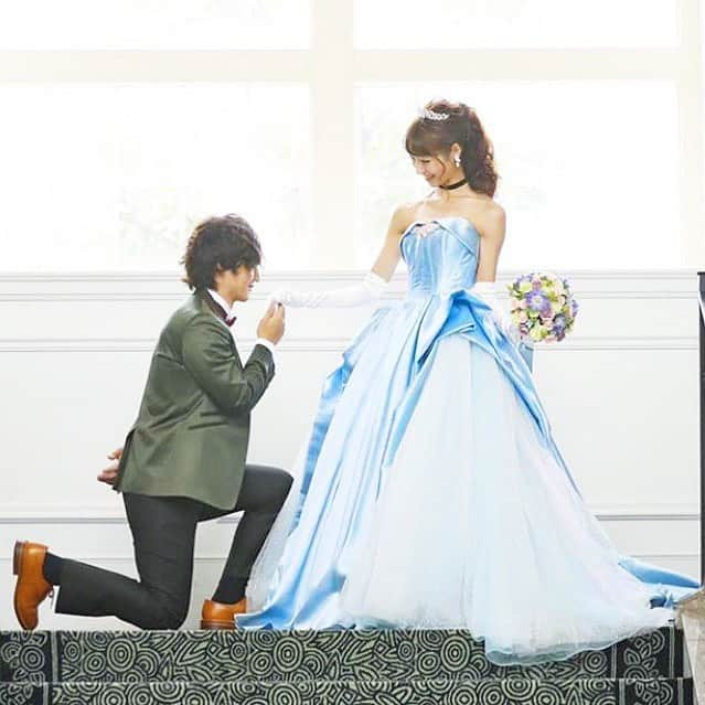 ベストブライダル公式さんのインスタグラム写真 - (ベストブライダル公式Instagram)「@bestbridal.jp 💒 ベストブライダルの花嫁さんは #ベストブライダル花嫁 #BB花嫁 にお写真を投稿してください♩ . . 会場名：#アートグレイスウエディングシャトー ＠artgrace_omiya_official . . 憧れのシンデレラ風ウェディング💕 . ディズニーが大好きな ＠haru_love.disney さんのブライダル写真をご紹介します👗 . シンデレラのようなブルードレスがとてもロマンティック⛪ カバーは前撮りのご様子です✨ . 普段はしないような恥ずかしいポーズもせっかくの思い出だからと付き合ってくれた優しい旦那さま🕊 . お二人の仲の良さが伝わってきます♫ . ディズニーが大好きだという想いがたっぷり伝わってくる素敵なお写真がたくさん💞 . この他のお写真もとっても素敵なので、スワイプして是非チェックしてみてくださいね🔔 . . ＼ウェディングフォト募集中❤️／ . 当アカウントでリグラムOKなベストブライダルの卒花嫁orプレ花嫁の皆様は、 #ベストブライダル花嫁 もしくは  #BB花嫁 のハッシュタグをつけて投稿をお願いします💕 . . ※BB花嫁に投稿があったお写真をリグラムする際は個別にご連絡は行っておりません🙇予めご了承ください＊* . . ＝＝＝＝＝＝＝＝＝＝＝＝ 💒ベストブライダルとは？ ＝＝＝＝＝＝＝＝＝＝＝＝ . ＊アートグレイス ＊セントグレース ＊アプローズスクエア ＊ストリングス ＊アフロディテ . など、全国（東京、横浜、浦安、千葉、仙台、名古屋、大阪、京都）でゲストハウスを運営し、多くのお客様の人生の節目となるウエディングを手がけています💕 . また、多くのお客様にお帰りいただけるレストラン、ホテルもご用意しています🍴 . . 💒【各会場のアカウントについて】 私たちの会場は @bestbridal.jp のフォロ一覧からご覧頂けます✨ . 💐【ブライダルフェアの予約について】 各会場のアカウントのプロフィールURL🔗にある会場HPからご予約いただけます✨ . . ＝＝＝＝＝＝＝＝＝＝＝＝ 💗たくさんの、LOVEを届けよう ＝＝＝＝＝＝＝＝＝＝＝＝ . #たくlove 私たちのブランドスローガンは「たくさんの、LOVEを届けよう」💕 . お客様との出会いは、一生における祝福の瞬間を祝う、始まりです。 . 私たちはお客様との出会いを大切に、おふたりの人生を祝福し続ける存在でありたいと考えています🕊 . ベストブライダルは、世の中で1番、たくさんのLOVEが届く瞬間をお祝いする企業を目指します♡ . . . #結婚式 #花嫁 #プレ花嫁 #卒花嫁 #結婚式準備 #ウェディング #ウエディング #ベストブライダル #日本中のプレ花嫁さんと繋がりたい  #婚約指輪 #婚約 #プロポーズ #結婚式場 #結婚式レポ #2019秋婚 #2020春婚 #ディズニー #シンデレラ #カラードレス #ブルードレス #前撮り #ドレス迷子」8月2日 21時31分 - bestbridal.jp