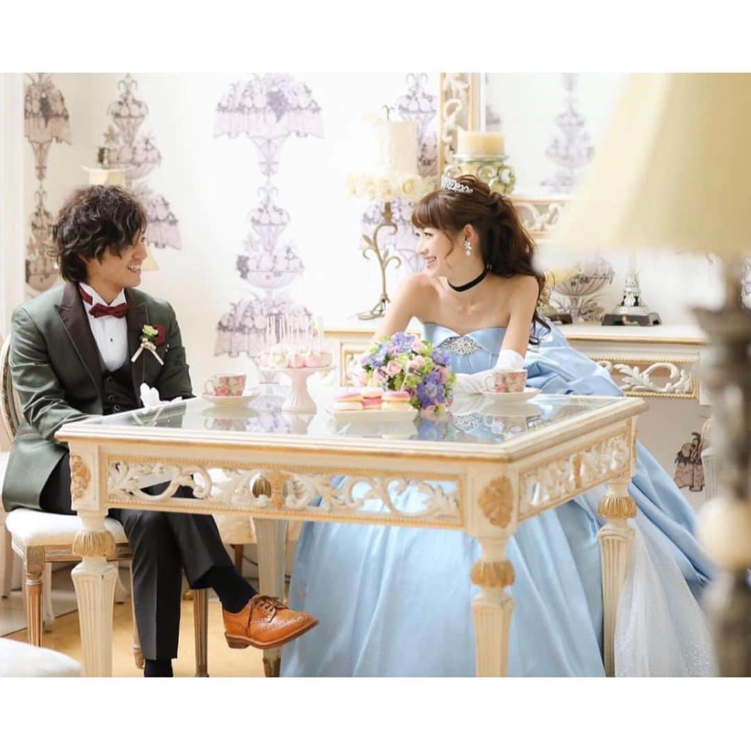 ベストブライダル公式さんのインスタグラム写真 - (ベストブライダル公式Instagram)「@bestbridal.jp 💒 ベストブライダルの花嫁さんは #ベストブライダル花嫁 #BB花嫁 にお写真を投稿してください♩ . . 会場名：#アートグレイスウエディングシャトー ＠artgrace_omiya_official . . 憧れのシンデレラ風ウェディング💕 . ディズニーが大好きな ＠haru_love.disney さんのブライダル写真をご紹介します👗 . シンデレラのようなブルードレスがとてもロマンティック⛪ カバーは前撮りのご様子です✨ . 普段はしないような恥ずかしいポーズもせっかくの思い出だからと付き合ってくれた優しい旦那さま🕊 . お二人の仲の良さが伝わってきます♫ . ディズニーが大好きだという想いがたっぷり伝わってくる素敵なお写真がたくさん💞 . この他のお写真もとっても素敵なので、スワイプして是非チェックしてみてくださいね🔔 . . ＼ウェディングフォト募集中❤️／ . 当アカウントでリグラムOKなベストブライダルの卒花嫁orプレ花嫁の皆様は、 #ベストブライダル花嫁 もしくは  #BB花嫁 のハッシュタグをつけて投稿をお願いします💕 . . ※BB花嫁に投稿があったお写真をリグラムする際は個別にご連絡は行っておりません🙇予めご了承ください＊* . . ＝＝＝＝＝＝＝＝＝＝＝＝ 💒ベストブライダルとは？ ＝＝＝＝＝＝＝＝＝＝＝＝ . ＊アートグレイス ＊セントグレース ＊アプローズスクエア ＊ストリングス ＊アフロディテ . など、全国（東京、横浜、浦安、千葉、仙台、名古屋、大阪、京都）でゲストハウスを運営し、多くのお客様の人生の節目となるウエディングを手がけています💕 . また、多くのお客様にお帰りいただけるレストラン、ホテルもご用意しています🍴 . . 💒【各会場のアカウントについて】 私たちの会場は @bestbridal.jp のフォロ一覧からご覧頂けます✨ . 💐【ブライダルフェアの予約について】 各会場のアカウントのプロフィールURL🔗にある会場HPからご予約いただけます✨ . . ＝＝＝＝＝＝＝＝＝＝＝＝ 💗たくさんの、LOVEを届けよう ＝＝＝＝＝＝＝＝＝＝＝＝ . #たくlove 私たちのブランドスローガンは「たくさんの、LOVEを届けよう」💕 . お客様との出会いは、一生における祝福の瞬間を祝う、始まりです。 . 私たちはお客様との出会いを大切に、おふたりの人生を祝福し続ける存在でありたいと考えています🕊 . ベストブライダルは、世の中で1番、たくさんのLOVEが届く瞬間をお祝いする企業を目指します♡ . . . #結婚式 #花嫁 #プレ花嫁 #卒花嫁 #結婚式準備 #ウェディング #ウエディング #ベストブライダル #日本中のプレ花嫁さんと繋がりたい  #婚約指輪 #婚約 #プロポーズ #結婚式場 #結婚式レポ #2019秋婚 #2020春婚 #ディズニー #シンデレラ #カラードレス #ブルードレス #前撮り #ドレス迷子」8月2日 21時31分 - bestbridal.jp