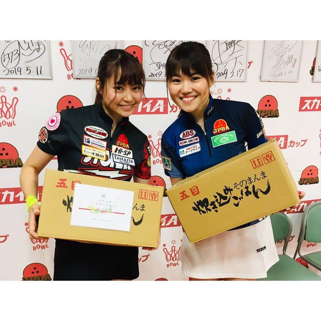 浅田梨奈さんのインスタグラム写真 - (浅田梨奈Instagram)「新人戦予選、応援ありがとうございました🙇‍♀️✨ 8G中7G目まで 我慢の展開でしたが ラスト8G目で ハイゲーム賞をGET✌️ 1G目にGETした幸ちゃんと お揃いハイゲーム賞⭐︎ 明日はもっと上にいけるように 頑張ります🙋‍♀️ 今日よりも沢山ストライクが 出ますように🙏 みなさん、応援よろしくお願いします🏳️‍🌈 #ボウリング #プロボウラー #浅田梨奈 #新人戦 #ハイゲーム賞 #炊き込みご飯 #明日も頑張ります #応援よろしくお願いします」8月2日 21時32分 - asdrn528