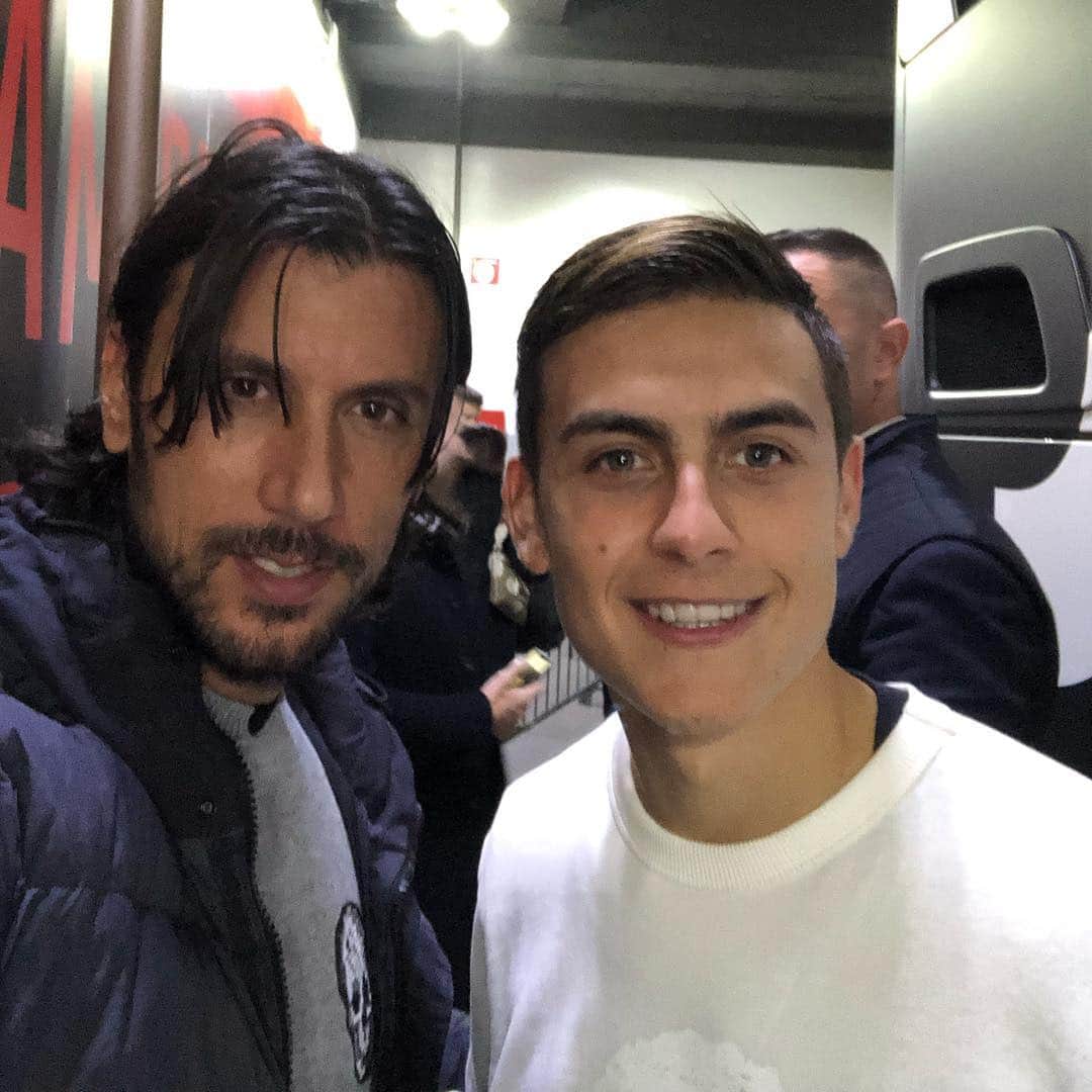 クリスティアン・ザッカルドのインスタグラム：「Grande @paulodybala che devo fare al fantacalcio..?? Se rimani alla Juve punterei su di te..💪 Voi che fareste..?? #Fantacalcio #asta #Dybala #calciomercato #2019 #Italy #SerieA #Juventus #soccer」