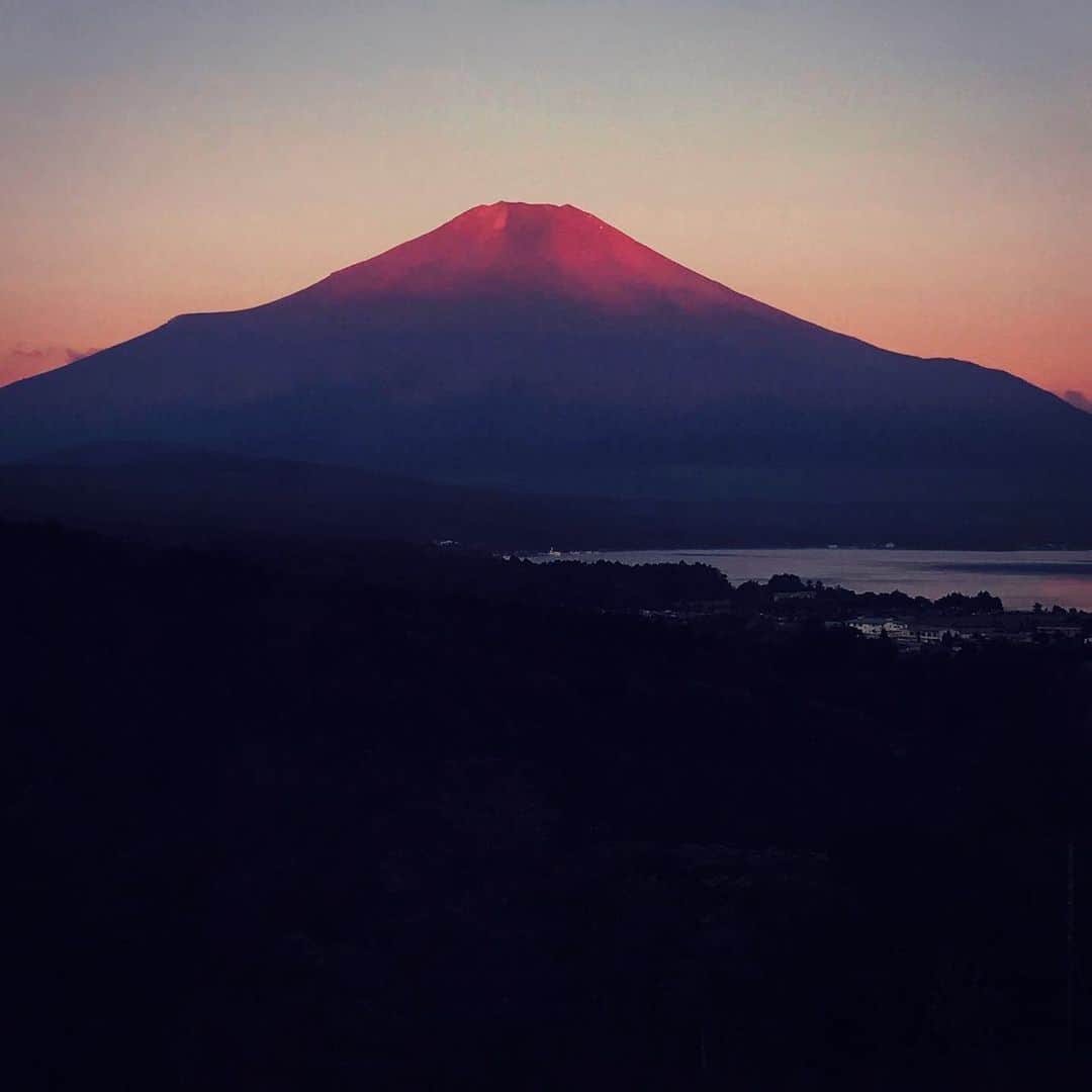 安珠さんのインスタグラム写真 - (安珠Instagram)「Mt.fuji いつか撮りたい 携帯じゃなくて……, 笑  #富士山 #fuji #anjuphotograph #安珠写真家 #iPhone」8月2日 21時46分 - anjuphotographer