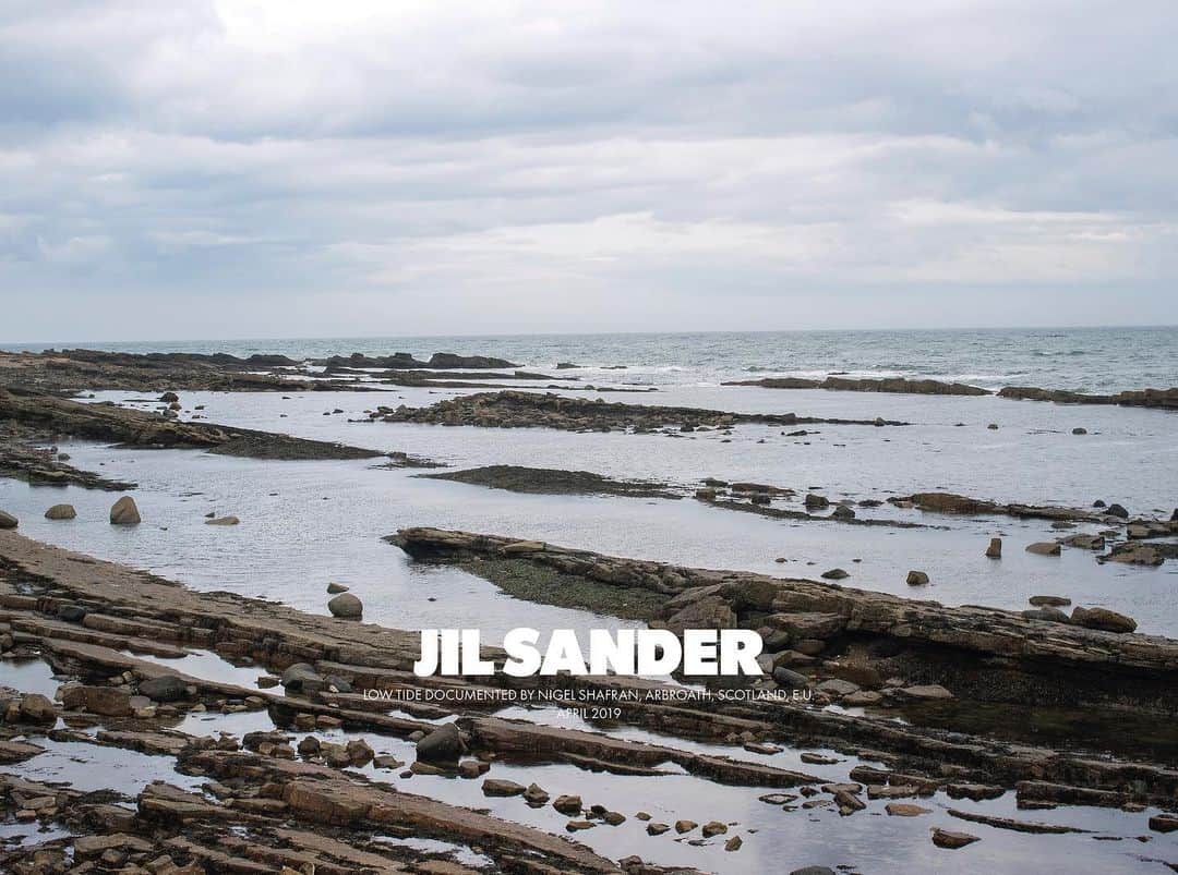 ジルサンダーさんのインスタグラム写真 - (ジルサンダーInstagram)「#JILSANDER #SCOTLAND #FW19CAMPAIGN Low tide documented by Nigel Shafran, Arbroath, Scotland, E.U. April 2019  #NigelShafran」8月2日 21時39分 - jilsander