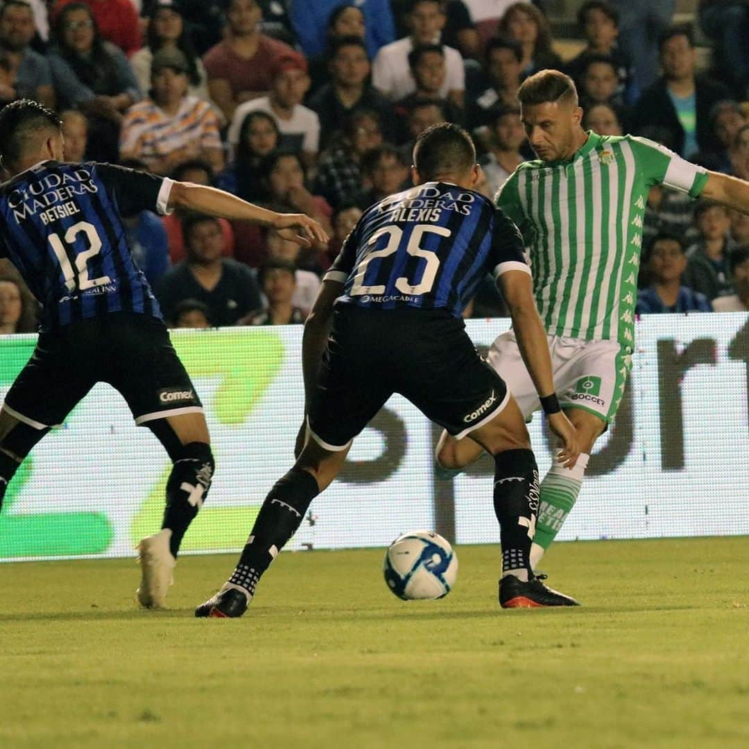 ホアキン・サンチェスさんのインスタグラム写真 - (ホアキン・サンチェスInstagram)「Ya va quedando menos para lo bueno !! ⚽️😜 #laligasantander #20temporadas #comoelprimerdia #mushobetis」8月2日 21時41分 - joaquinarte