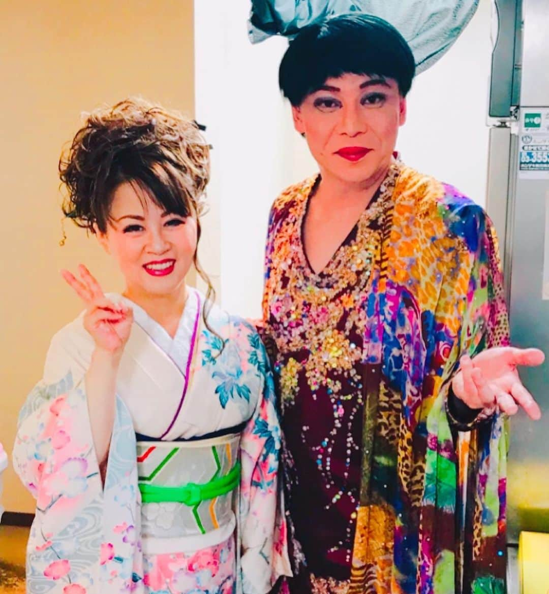 美川憲二さんのインスタグラム写真 - (美川憲二Instagram)「銀座の素敵なライブハウス lounge ZEROさんにて 演歌歌手の「里見しのぶ」さんバースデーライブ‼️ゲストでしたわよ〜😙🎵🎵✨✨✨✨✨✨✨✨✨ #loungezero  #銀座  #里見しのぶ  #バースデーライブ  #美川憲二 #ものまね」8月2日 21時41分 - mikawakenji