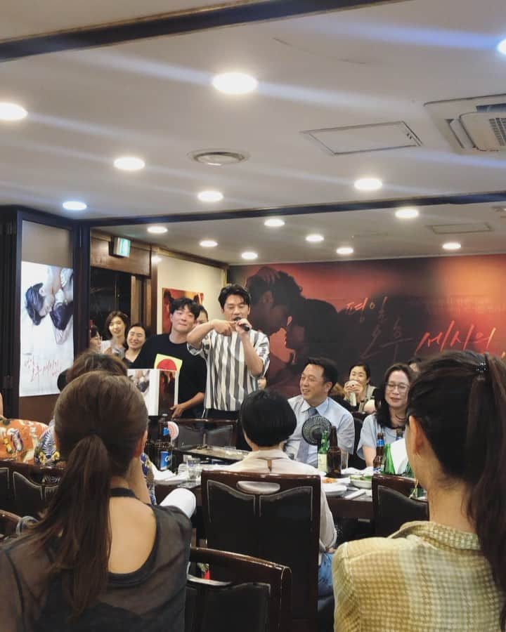 パク・ミンジのインスタグラム：「통큰 칭사마의 선물, TV📺 경품 추첨 시간ㅋㅋㅋ 두근두근ㅋ  #평일오후세시의연인 종방연 날이에요ㅎ 우리 드라마 아직 반이나 남았으니 남은 방송들 많이 사랑해주세요☺️」