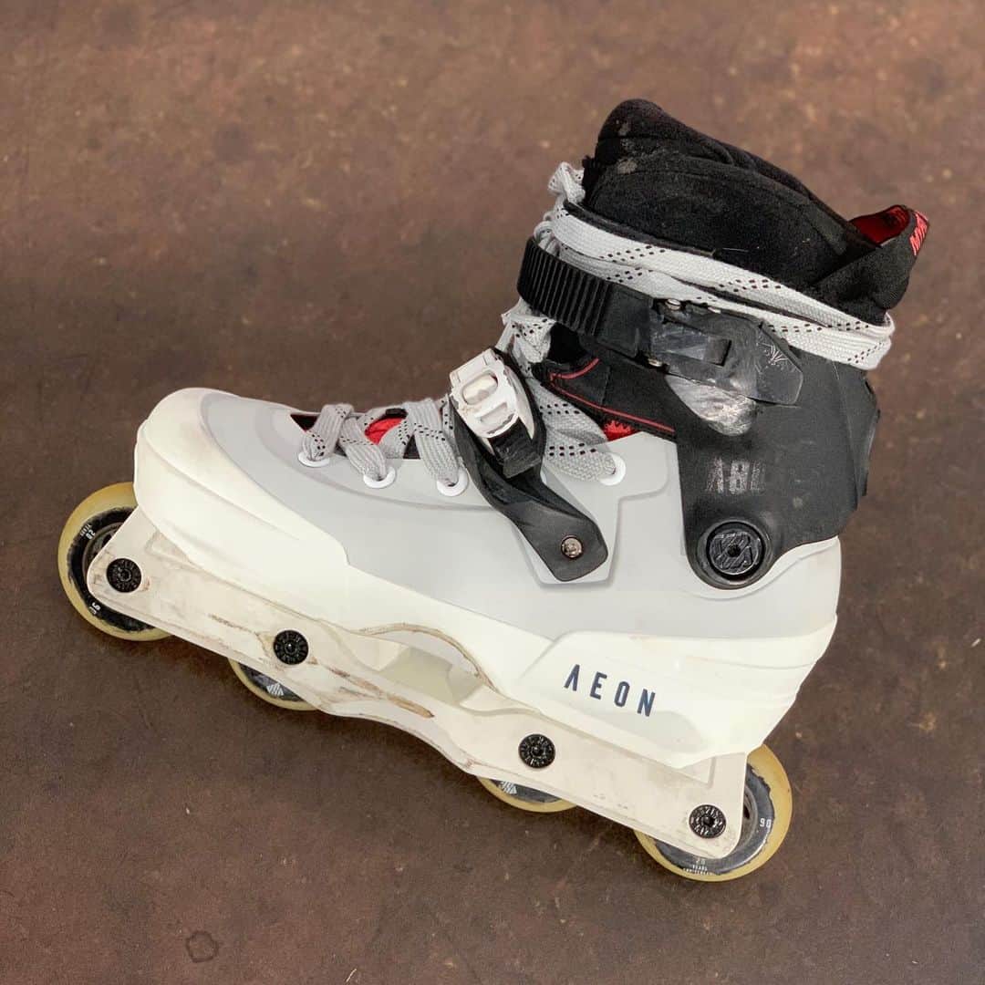 安床武士のインスタグラム：「@usdskates  Boots : #aeon72  Liner : @myfitliners CROWN Wheels : USD 68mm 日本では @deeport.inst で購入できます！ #usdskates #inlineskate #rollerblading #mykicks #インラインスケート #ローラーブレード #deeport」