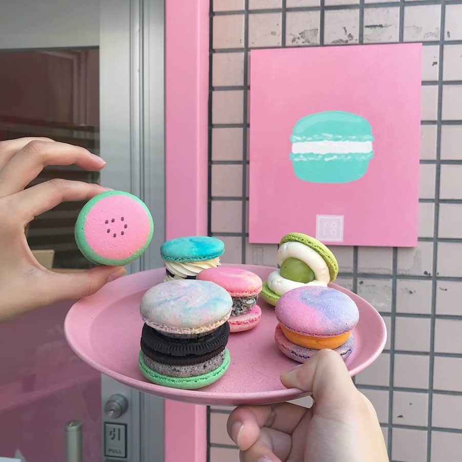 みさねさんのインスタグラム写真 - (みさねInstagram)「記念日🧸💕 ㅤ 学芸大学でカフェ巡りデートしました☕️ めっちゃ楽しかった🥺  ㅤ そしてメイクにめちゃくちゃ気合い入っとる(マスカラ滅多にせん) ㅤ このカフェは @_yolo_tokyo_ 🇰🇷 マカロンが可愛くて美味しくて最高でした🍉 ㅤ 昼間すっっっっごく幸せだったんですが、帰宅してから風邪が悪化してめちゃくちゃ体調悪い😷🤧🤮 ㅤ #シチューの日  ㅤ #カップル #カップルコーデ #カップルフォト #記念日 #デート #マカロン #学芸大学カフェ #カフェ巡り #おしゃカフェ #韓国カフェ #シミラールック」8月2日 21時48分 - misane1209
