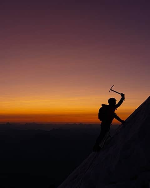 ミレーさんのインスタグラム写真 - (ミレーInstagram)「We all know this magic moment, on the mountains, when the sun comes out. Summer vibes on the Meije Orientale with @thibaut_blais #MilletRiseUp #mountaineering #mountain #mountains #climbing #mixedclimbing #alpinism #alpinisme #alpinismo」8月2日 22時02分 - millet_mountain