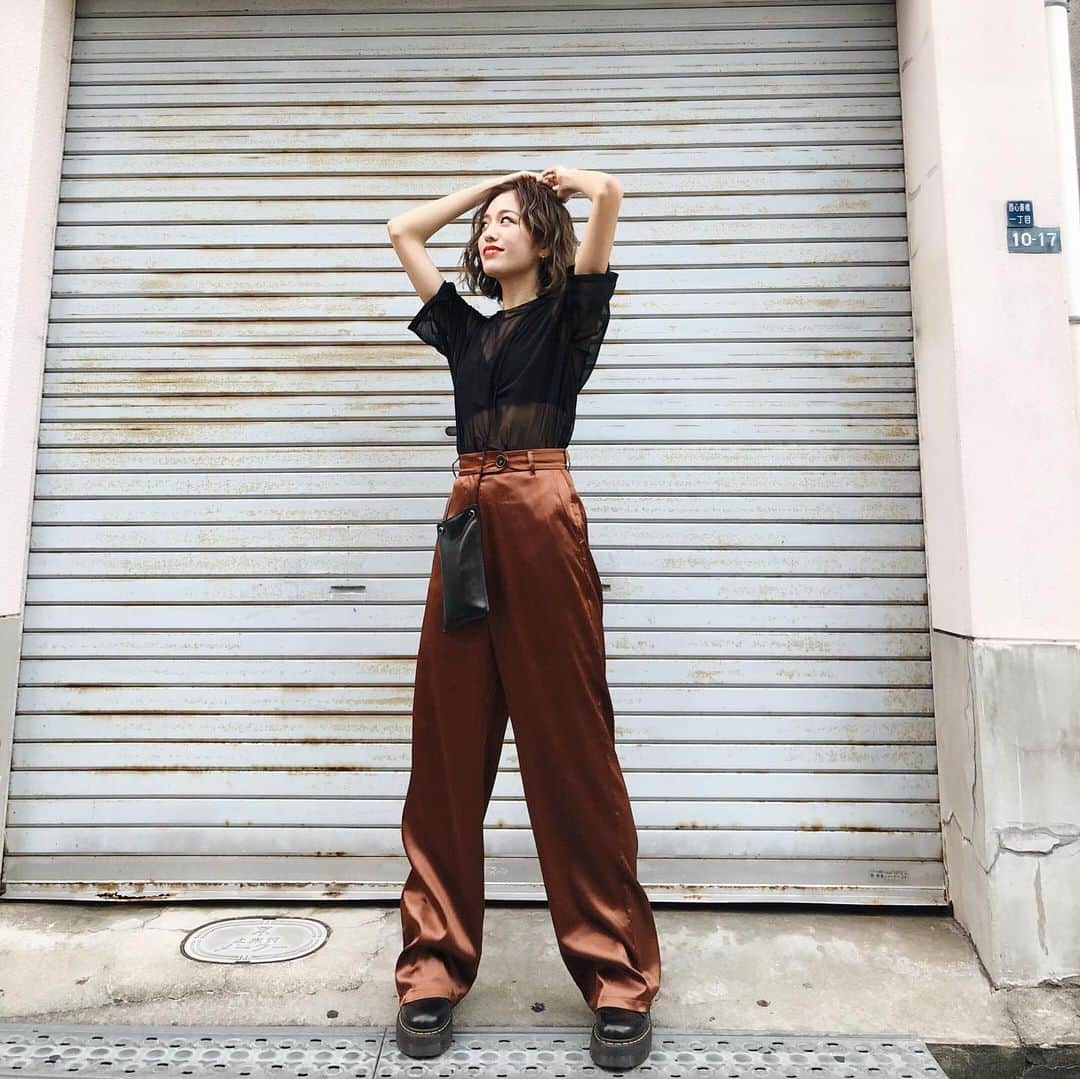 徳永 美乃里さんのインスタグラム写真 - (徳永 美乃里Instagram)「. ぱぁぁ🙌🏻❤️今日の私服〜っ GROSS RELAX PTを買ったから 早速初おろし👶🏻❤️ このパンツかわいくない！？ お店でもかなり入荷数 少なかったんだけど 買わせていただきました🙇‍♂️❤️ このずる感じがきゃわ🥺 TOPのURLから買いに いけるよーん😏❤️笑 今パンツほしーい！なんか おしゃれぽくみえるやつがいー！ って人は絶対見てみるべきだな👌🏻」8月2日 22時03分 - tokunaga_minori