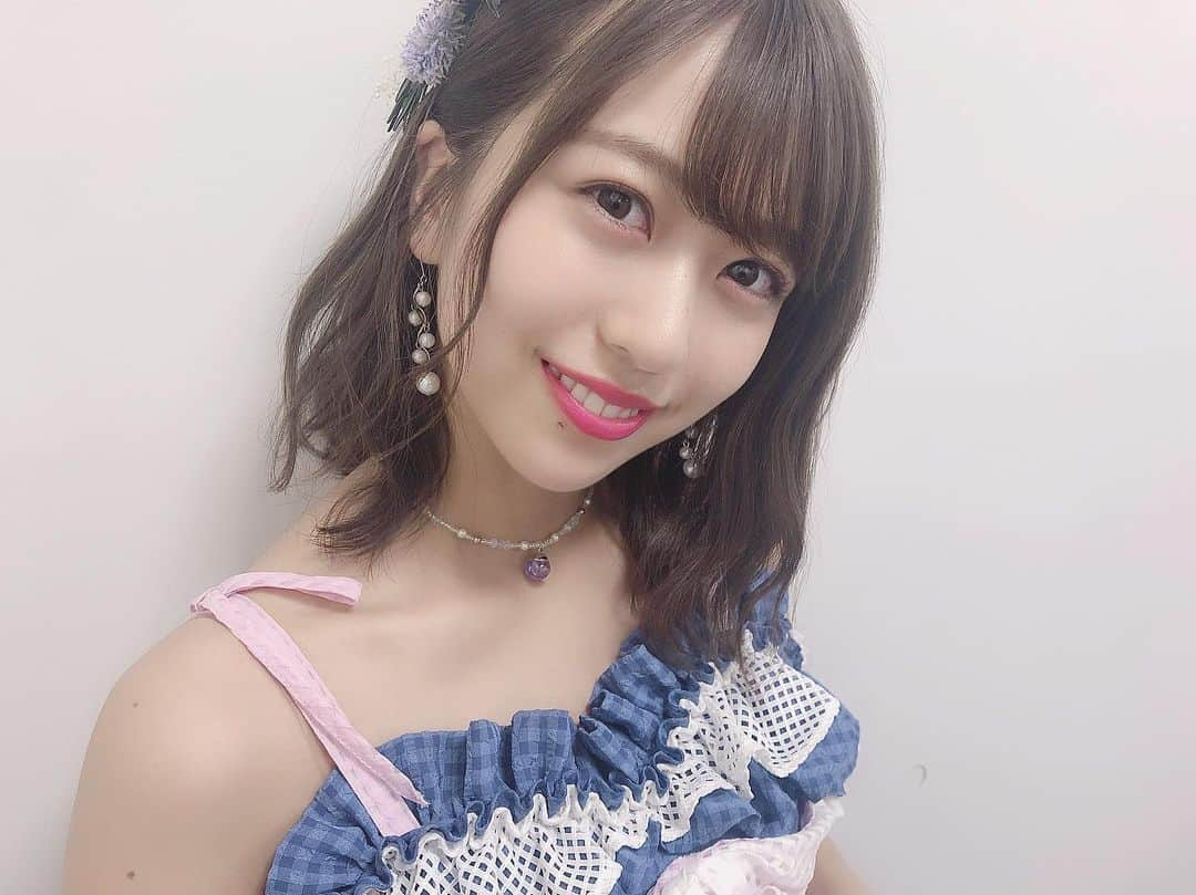 篠崎彩奈さんのインスタグラム写真 - (篠崎彩奈Instagram)「_ 衣装可愛い😚🎀 髪飾りにもラベンダーのお花がついてるの💐 #サステナブル #AKB衣装」8月2日 21時57分 - ayana.s_official