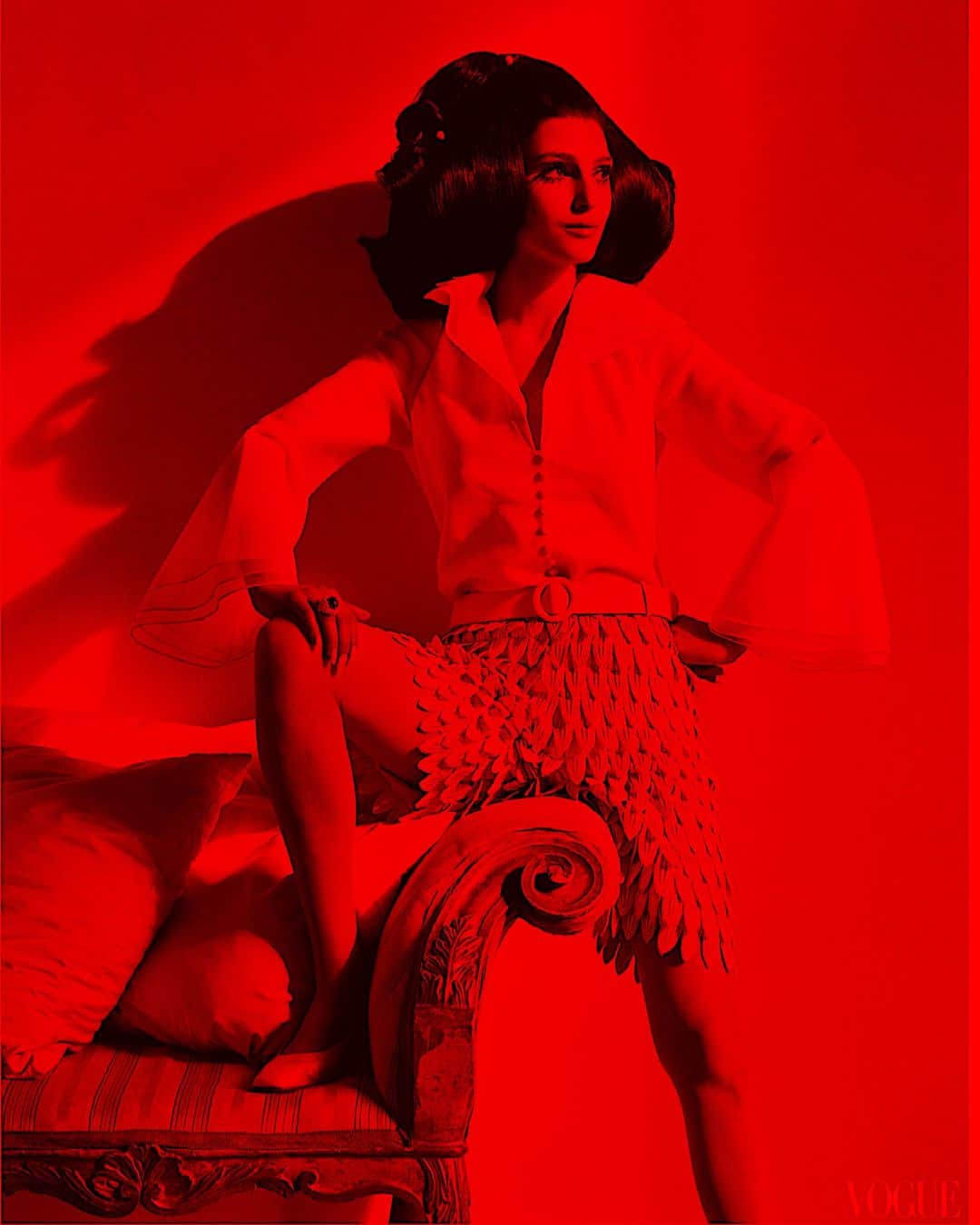 のインスタグラム：「RED_Spectrum. Back to Benedetta Barzini shot in Mila Schön for Vogue Italia, 1968」
