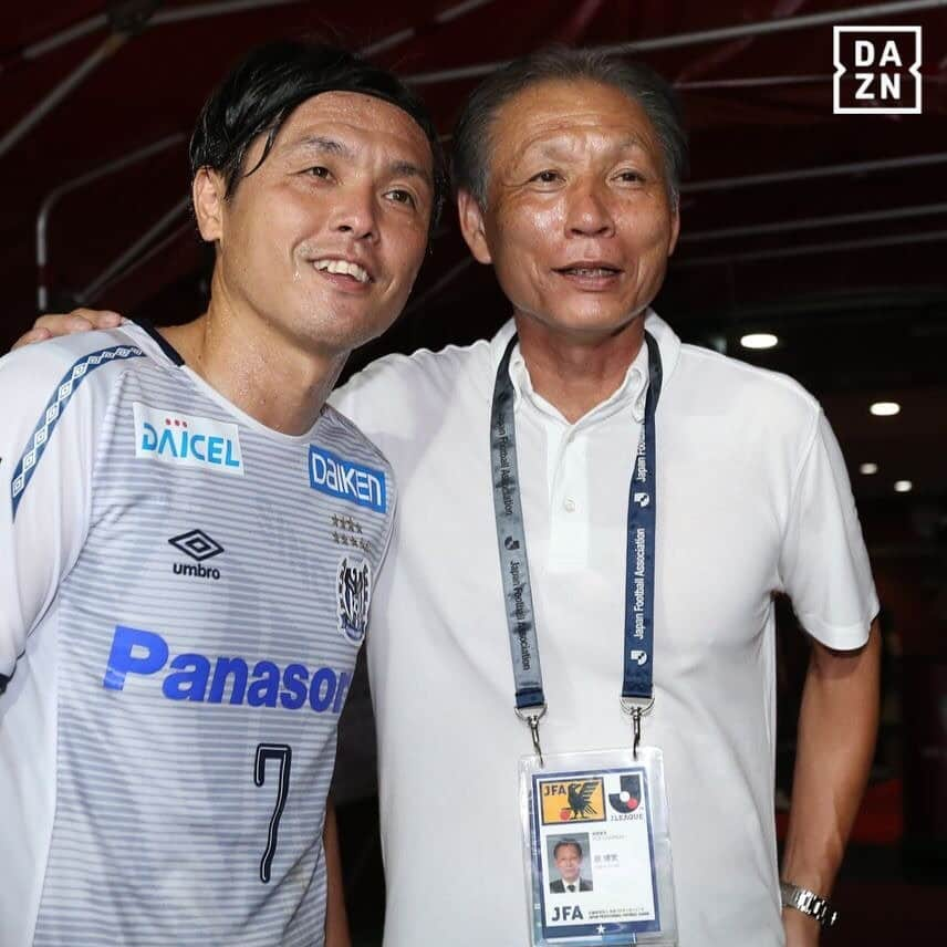 DAZN JAPANさんのインスタグラム写真 - (DAZN JAPANInstagram)「. ／ ㊗ #遠藤保仁 公式戦通算1000試合出場 ＼ . またひとつ、伝説が生まれた。 . 64分、見慣れた背番号7が日本人初となる1000試合目のピッチへ。 . 日本サッカー史の1ページに刻まれる偉大な夜となった。 . . . 🏆明治安田J1第21節 🆚#ヴィッセル神戸 × #ガンバ大阪 . ライブ配信数No.1 スポーツ観るなら #DAZN . @gambaosaka_official  #DAZNフットボール #Jリーグ #J1 #gamba #soccer #football」8月2日 21時59分 - dazn_jpn