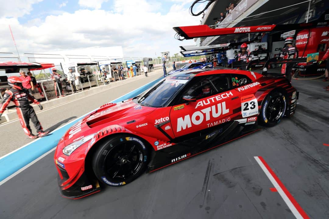 MOTUL Japanさんのインスタグラム写真 - (MOTUL JapanInstagram)「【今週末はSUPER GT＠富士スピードウェイ】 8月3日・4日は 2019 AUTOBACS SUPER GT Round 5　FUJI GT 500mile RACE が開催されます！  真夏の気温に負けないくらい 選手もサポーターも暑くなる2日間を 富士スピードウェイで体感しましょう！ ※写真は前回第4戦でのMOTUL AUTECH GT-R!!! #motul #motuljapan #motulautechgtr #nismo #エンジンオイル #engineoil #メンテナンス #車 #車好きと繋がりたい #エンジン #モチュール #車好き #オイル交換 #mactools #高性能オイル #エンジンオイル交換 #300V #gt #supergt #supergt2019 #サーキット #race #レース #レース好きと繋がりたい #モータースポーツ #gtr」8月2日 22時00分 - motuljapan