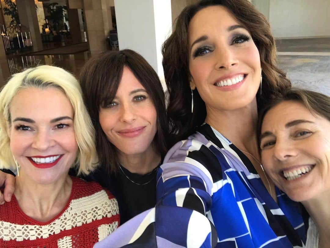 ジェニファー・ビールスさんのインスタグラム写真 - (ジェニファー・ビールスInstagram)「At the #TCAs. Spreading the ❤️❤️❤️ #thelword #tca19」8月3日 3時33分 - thejenniferbeals