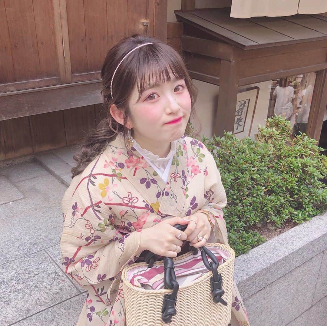 青木菜花のインスタグラム：「.﻿ .﻿ 写真撮るときいつも途中で笑っちゃう楽しそう笑笑﻿ ﻿ よーし、コメント返します！！🥰﻿ できるだけ！沢山送ってください〜！﻿ .﻿ . #京都 #京都観光 #清水寺 #着物 #着物コーディネート #着物レンタル #てくてく京都 #イロドリキョウト #レトロ #instagood #instalike #l4l」