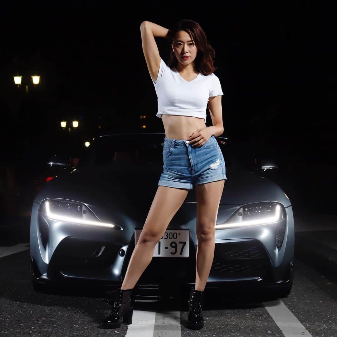 のインスタグラム：「【トヨタ スープラ ✖️ 佐野真彩】 . MoTA で公開されました🏎 https://autoc-one.jp/toyota/supra/special-5004913/ ストーリーのリンクからの方が分かりやすいかな😇 . 来年からsuper GTもレクサスからスープラ に変わります！！ スープラ のイメージをカッコよく伝えたかったので、 私にしては珍しくカッコイイポージングが多めです📸 . 是非MoTAの記事をチェックしてね☑️ . スープラとの撮影、最高に嬉しかったです！ . @mota_editor . . #トヨタ  #スープラ #テーマはワイスピ #佐野真彩」