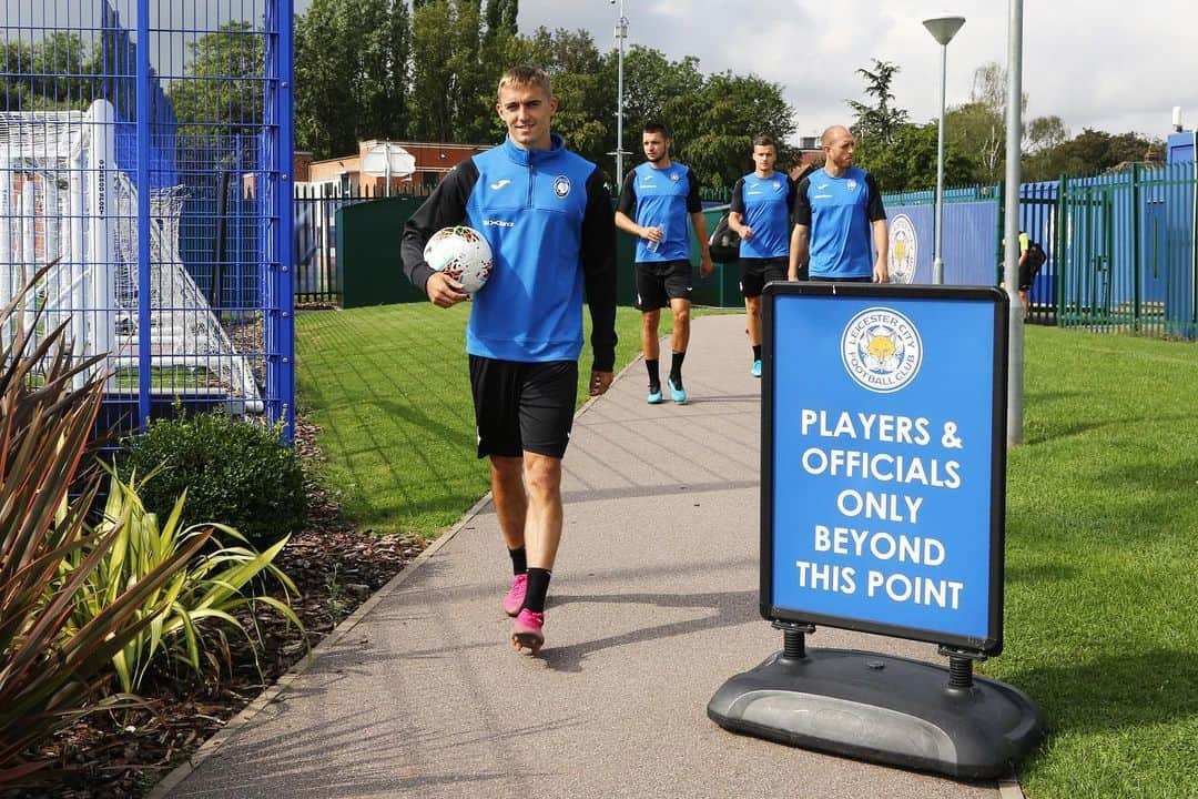 アタランタBCさんのインスタグラム写真 - (アタランタBCInstagram)「🖼 Cartoline da #Leicester ⛅️ Postcards from Leicester  #GoAtalantaGo ⚫️🔵 #preseasonUK 🇬🇧 #Atalanta #LeicesterAtalanta #Bergamo #football #training」8月2日 22時07分 - atalantabc