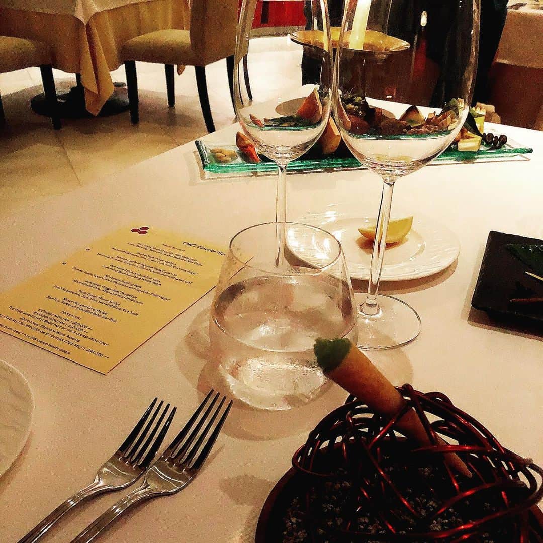 加藤桃子さんのインスタグラム写真 - (加藤桃子Instagram)「バリ島で行きたかったレストラン、﻿ ✔️mozaic﻿ ﻿ ウブドで有名な高級フレンチでシェフの個性が光るものばかり🤤﻿ 見た目も美しく味も格別💕💕 ﻿ ﻿ オープンキッチンのある部屋でdinnerをしたのですが、料理してるとこも見れて驚きっ🌟  また行きたいな🥰  #bali #balitrip #travel #trip ﻿ #vacation #trip #asiaresort ﻿ #ubud #ubudbali #ubudrestaurant ﻿ #balirestaurant #mozaic﻿ #バリ #バリ島 #バリ旅行﻿ #ウブド #ウブドレストラン﻿ #海外旅行 #タビジョ」8月2日 22時10分 - mom0.japan
