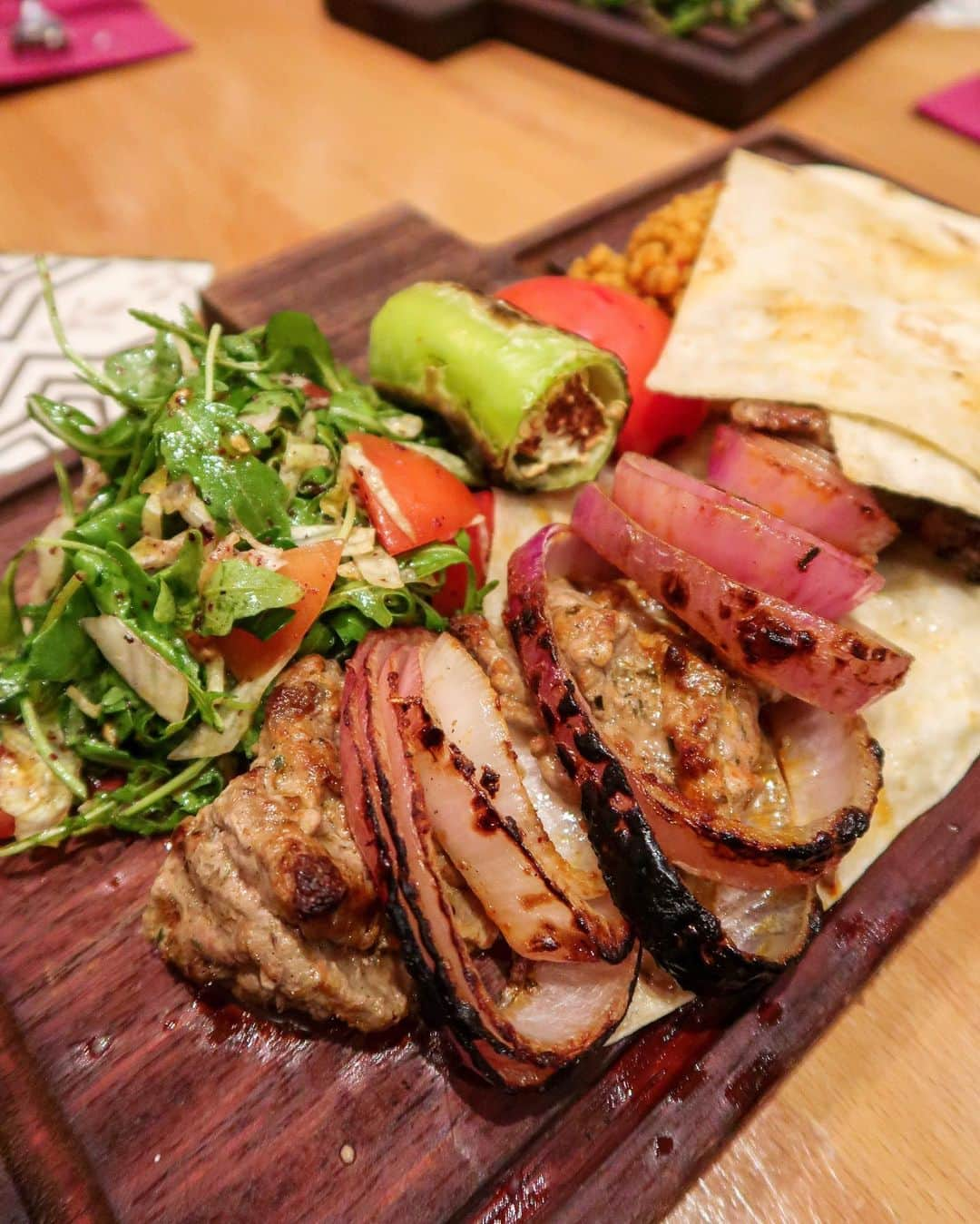 Eat With Steph & Coさんのインスタグラム写真 - (Eat With Steph & CoInstagram)「Here’s some TLC for y’all in the form of tender and juicy meats by @aliocakbasi_london right in the heart of London🤤  The Turkish knows a thing or two about how to serve grilled meats and you’ll know what I mean with this succulent steak and lamb kebab is... a flavour bomb served with some awesome mezzes. Also don’t miss out on the lahmacun (aka Turkish style pizza), might look a bit boring but actually super tasty!  Oh and that kunefe... soooo tasty and surprisingly not too sweet at all! 😋Happy Friday, my friends! 📷 @verna.banana #invite #turkish #grilled #allthemeat #juicy #steak #meatfeast #kebab #sogood #yum #londonfood」8月2日 22時17分 - eatwithsteph_ldn