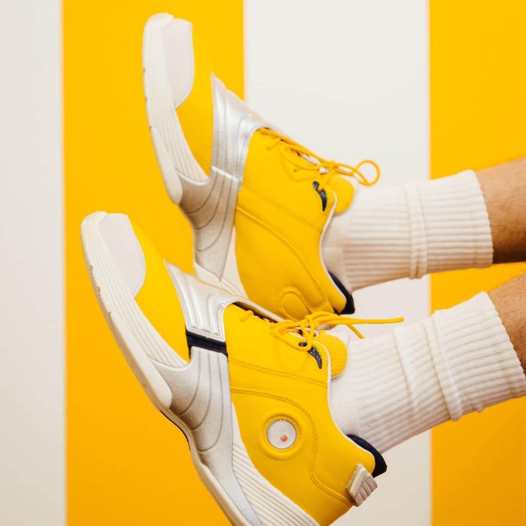 Reebok classicさんのインスタグラム写真 - (Reebok classicInstagram)「If you missed out on copping these at @complexcon, you’re in luck. #AnswerV x @ericemanuel Yellow/Silver available now on reebok.com. Get ’em while you can.」8月2日 22時19分 - reebokclassics