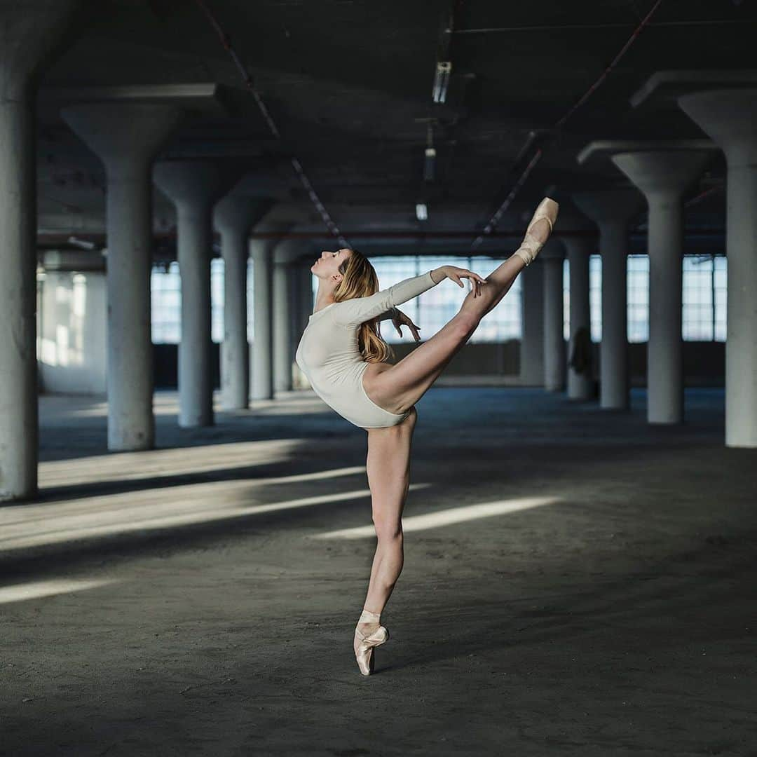 ballerina projectさんのインスタグラム写真 - (ballerina projectInstagram)「Isabella Boylston in Brooklyn. #ballerina - @isabellaboylston #industrycity #brooklyn #newyorkcity #ballerinaproject #ballerinaproject_ #ballet #dance #pointe #isabellaboylston  Today is the last day to purchase one of the remaining Ballerina Project limited edition prints. Limited edition prints will not be available for purchase after August 2nd. Link is in our Instagram profile to purchase one today.  The Ballerina Project book is now available for pre-order. Go to @ballerinaprojectbook for pre-order link and info. #ballerinaprojectbook」8月2日 22時31分 - ballerinaproject_