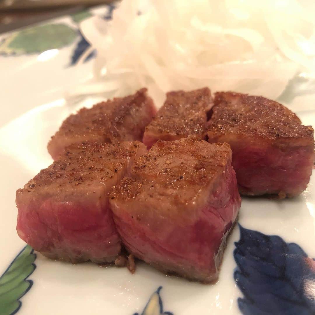 高嶋ちさ子さんのインスタグラム写真 - (高嶋ちさ子Instagram)「連チャンで焼肉はやばいので、蛤食べた。魚介も美味しいな〜けどやっぱ肉！今夜はうかい亭で鉄板焼きでした。」8月2日 22時46分 - chisakotakashima
