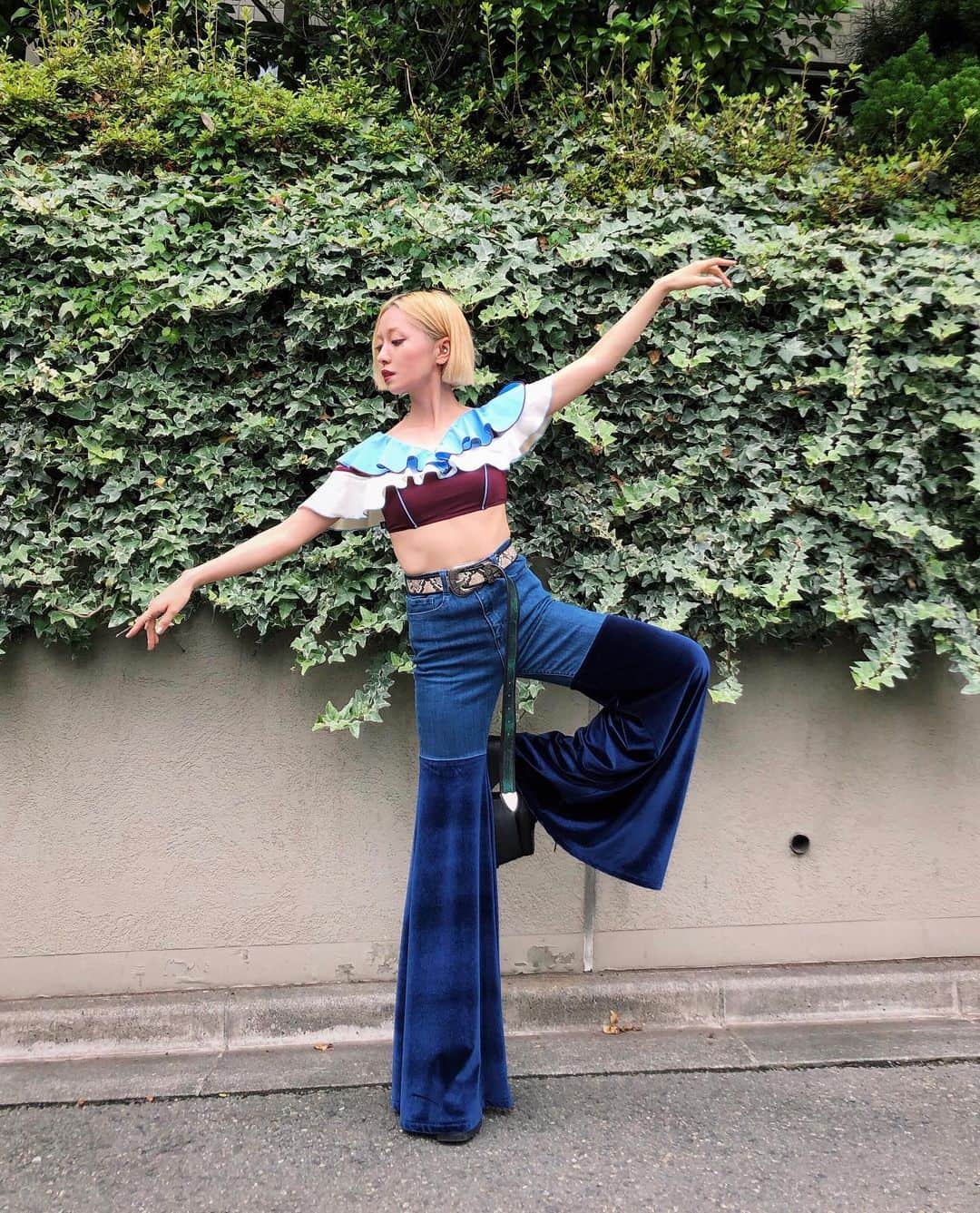 PELIのインスタグラム：「暑過ぎて暑過ぎて獅子座✨🦁🌞🦁✨私は獅子座と乙女座の真ん中生まれのハーフです！ #PAMEOPOSE #butterflyBIKINI  #ダガヤ #千駄ヶ谷 #獅子座  #乙女座」