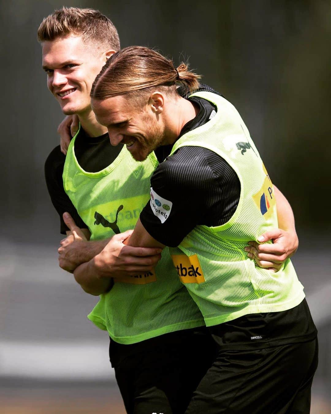 マティアス・ギンターさんのインスタグラム写真 - (マティアス・ギンターInstagram)「😄😜 #training #bisschenspaßmusssein #baldgehtslos ⚽️⚽️⚽️」8月2日 22時44分 - matzeginter28