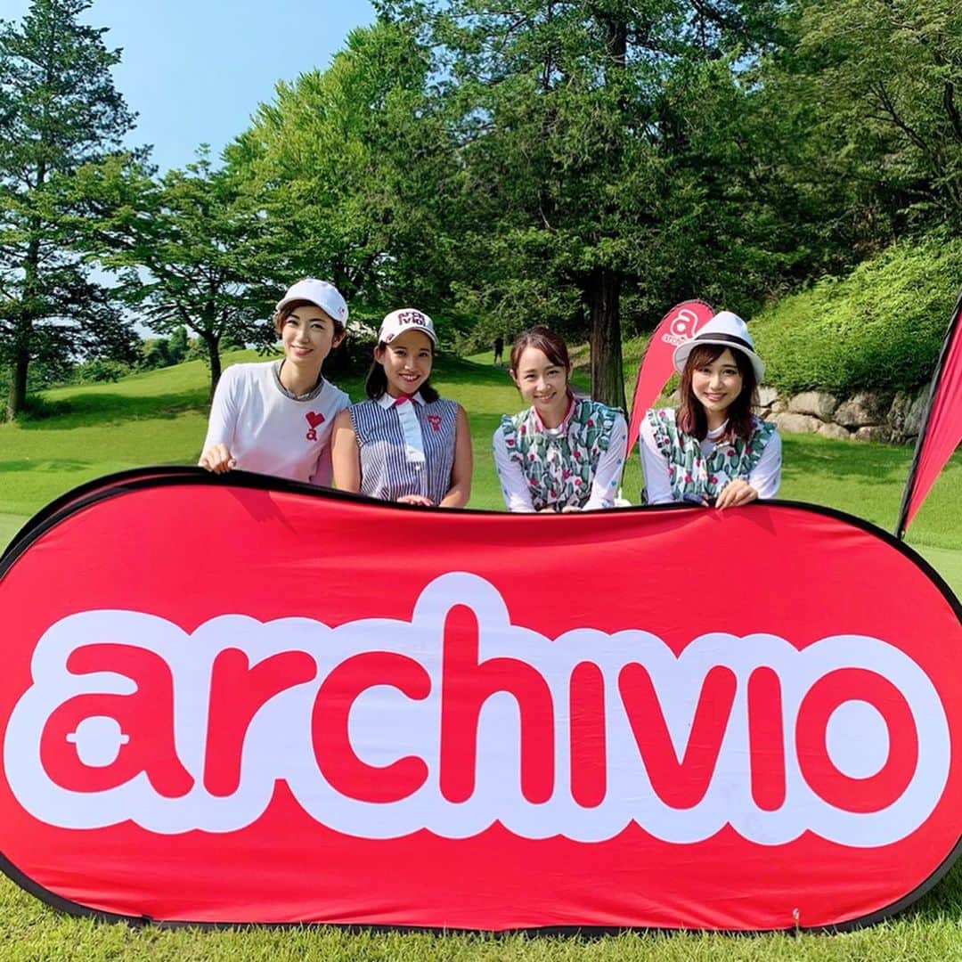 のインスタグラム：「#アルチビオカップ に参加してきました⛳️💓 * 35度の猛暑の中、かわい子ちゃん達と元気にラウンド👩‍👩‍👧‍👧 ついに初同伴 @ogawa.marina パイセン😍 前回アルチビオカップで同組の美女 @hrmymmt ちゃん はじめましての癒し系美女 @tsutsui.moeko.o ちゃん みんな良い子達でとっても楽しかった♬ * ゲストは @hinogolf さん & @arisan_days ちゃん 何度拝見しても華やかなお二人🥰 * 全身アルチビオな人が沢山いて、アルチビオ愛に溢れてました💓 また次回も参加したいなぁ😌 * #汗かきすぎて前半と後半でお着替えしました笑 #instagolf #golstagram #골프스타그램﻿﻿﻿ #ゴルフ #golf #골프 #ゴルフ女子 #女子ゴルフ  #アルチビオ #archivio #アルチビオ杯 @archivio.official」