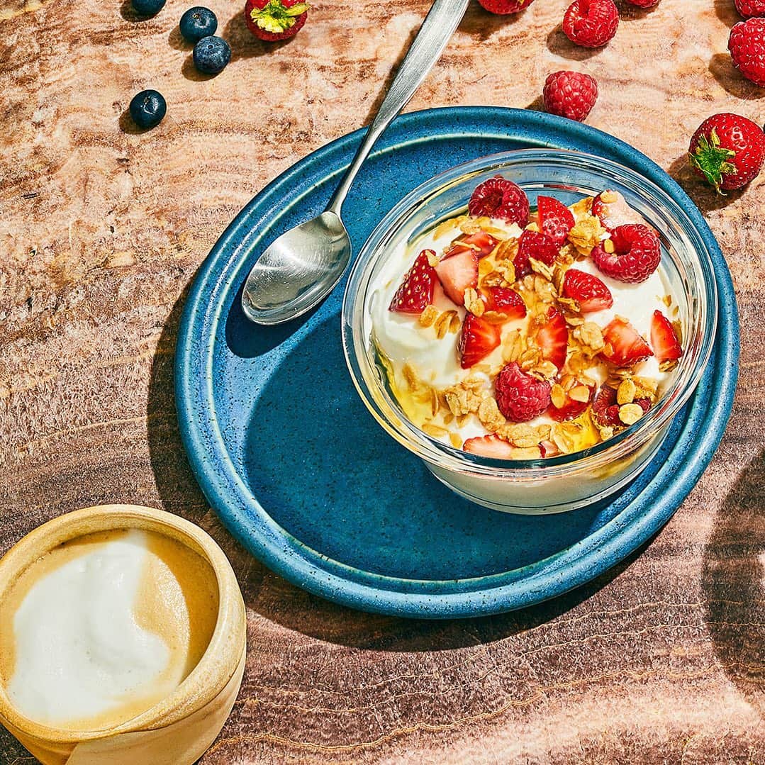 Chobaniのインスタグラム：「Our Fresh Fruit and Granola Chobani Creation may make almost anyone into a morning person. Tag your breakfast club BFF.」