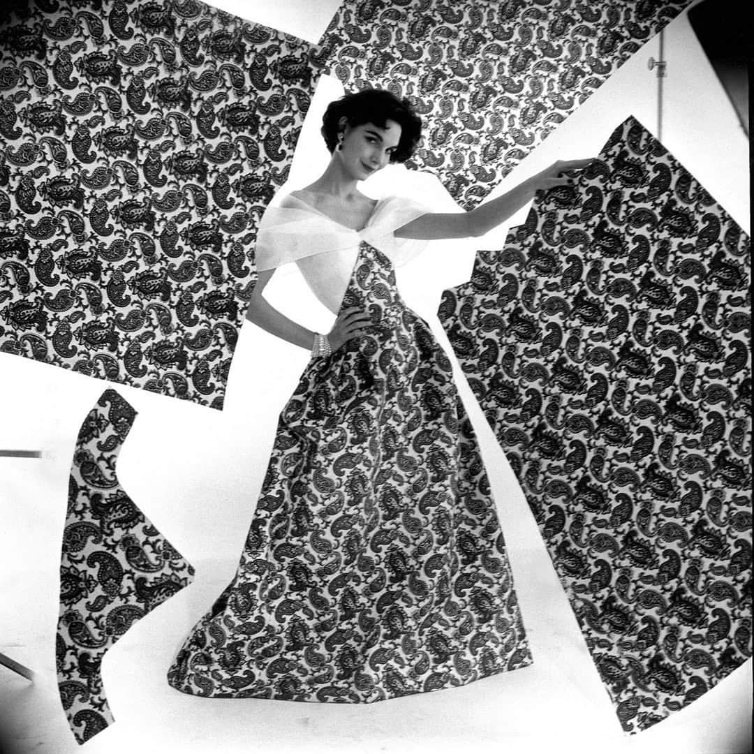 lifeさんのインスタグラム写真 - (lifeInstagram)「From the June 4, 1956 fashion feature: RICH LOOK, HOME-SEWN. According to LIFE, "The disembodied Paisley sections above are cut from a remarkable new fabric called Lilion and in only a few sewing-machine hours can be transformed into the elaborately billowing skirt they surround. Made from nylon and cotton fibers which are bonded by heat and chemicals, the fabric resembles a lightweight felt...The patterns shown here are made from patterns by Designer Arnold Scasi (Spadea, $1 each) and are simple enough for run-of-the-mill home sewers." (Sharland—The LIFE Picture Collection/Getty Images) #fashionfriday #1950sfashion #vintagefashion」8月2日 22時49分 - life