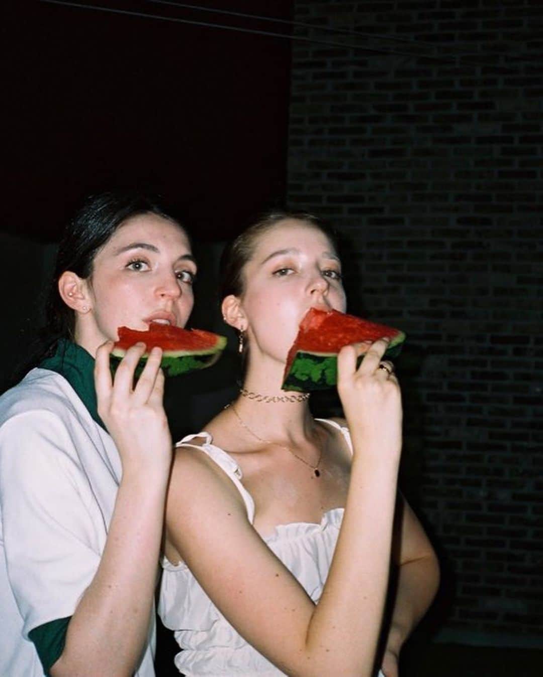 アンジェリーナ・ダニロヴァさんのインスタグラム写真 - (アンジェリーナ・ダニロヴァInstagram)「Watermelon diet and supermarket adventures.」8月2日 22時50分 - angelinadanilova