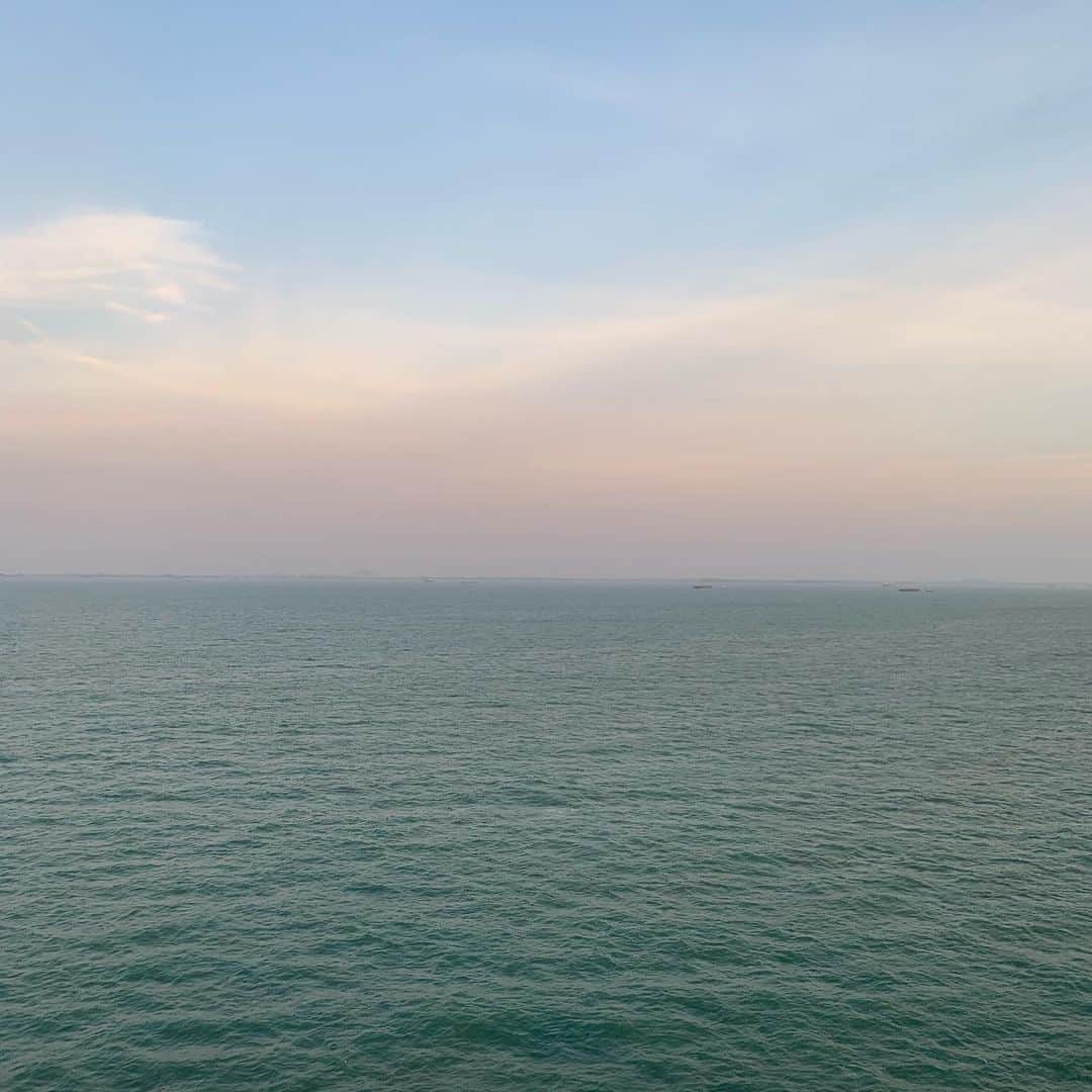 高橋克典さんのインスタグラム写真 - (高橋克典Instagram)「今朝の海  #ほんとに海が美しい #海を見てるだけで素晴らしい #朝起きて窓を開けるとこんな景色 #これが僕のクルーズの醍醐味」8月2日 22時56分 - katsunoritakahashiofficial