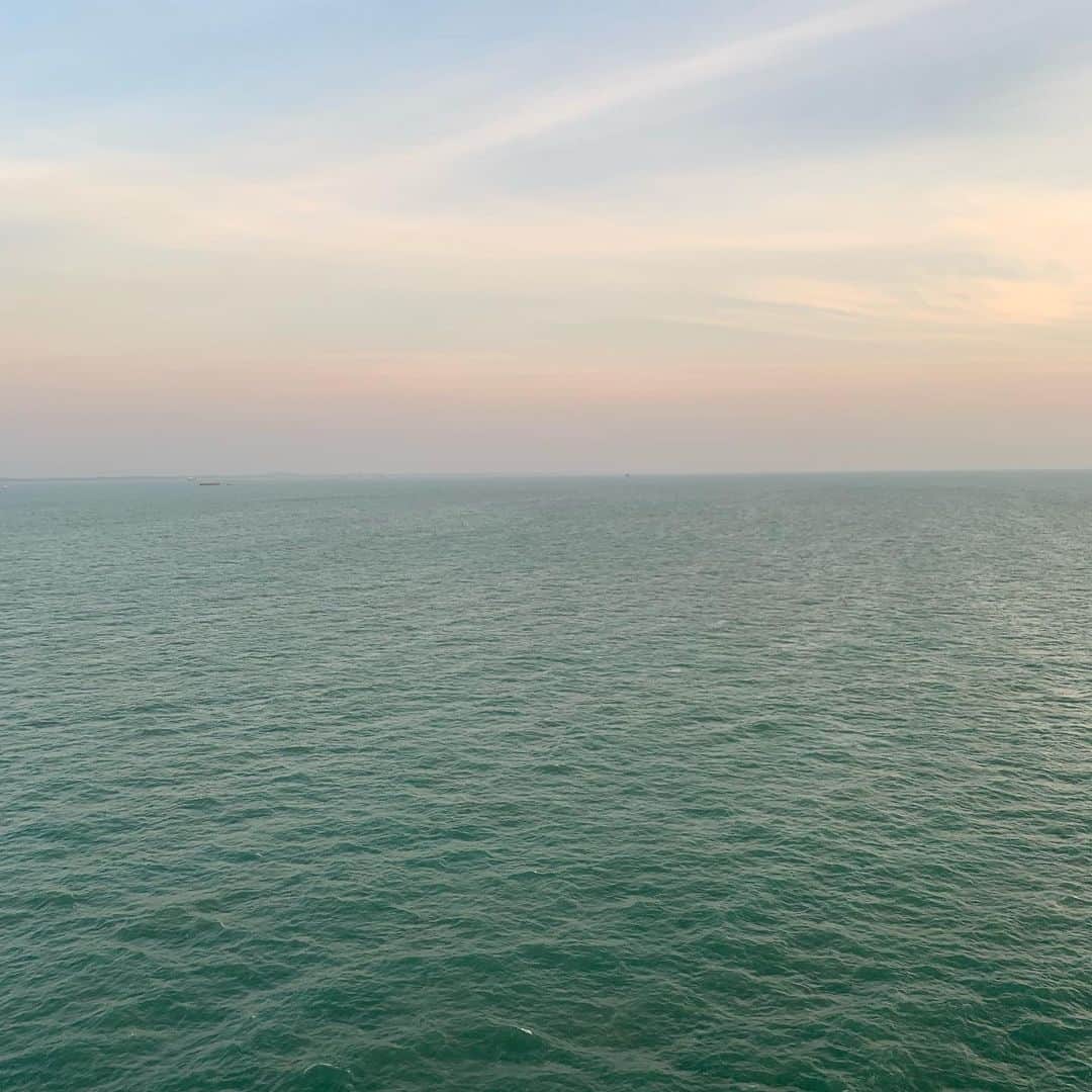 高橋克典さんのインスタグラム写真 - (高橋克典Instagram)「今朝の海  #ほんとに海が美しい #海を見てるだけで素晴らしい #朝起きて窓を開けるとこんな景色 #これが僕のクルーズの醍醐味」8月2日 22時56分 - katsunoritakahashiofficial